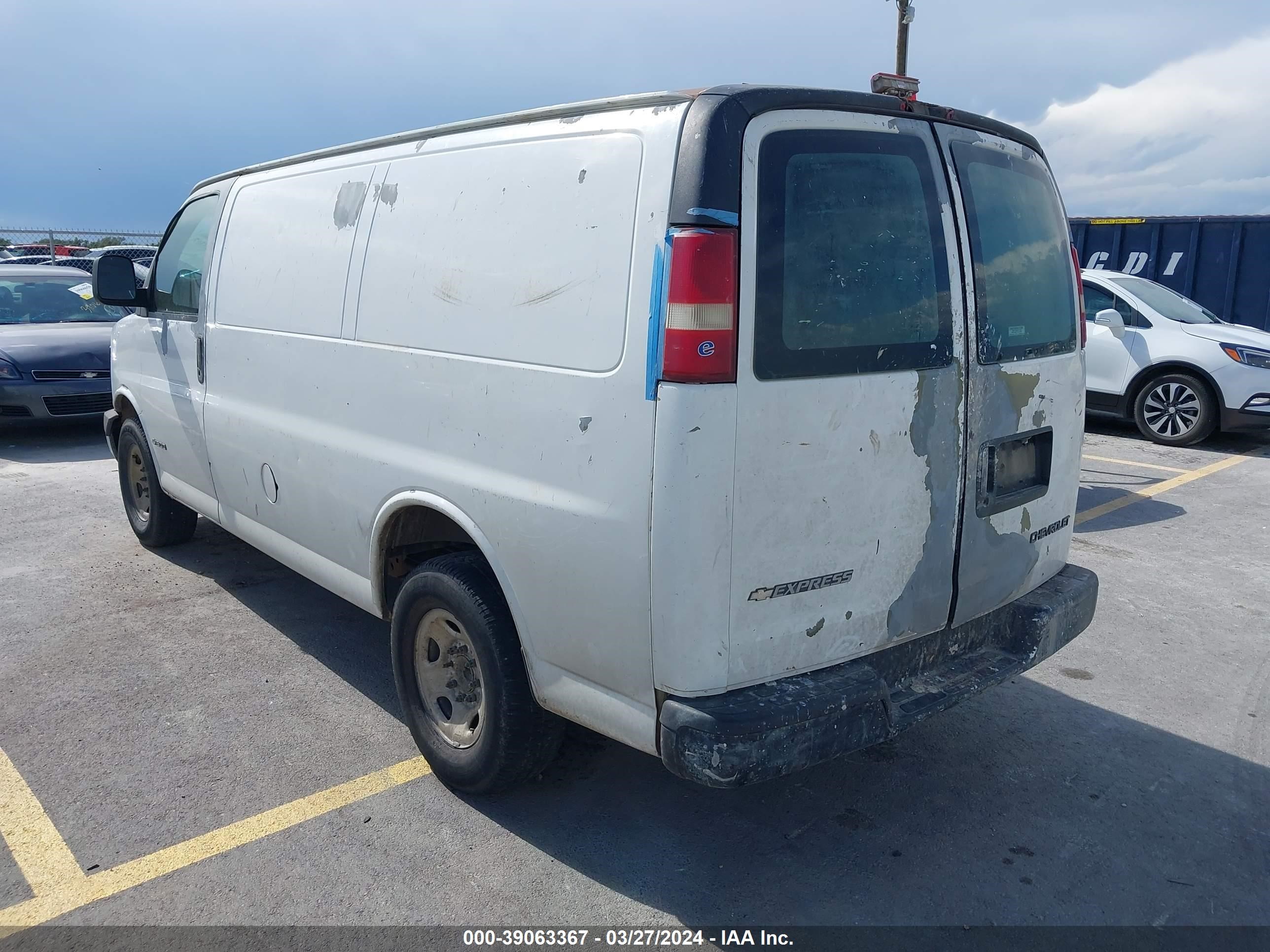 Photo 2 VIN: 1GCGG25U831116272 - CHEVROLET EXPRESS 