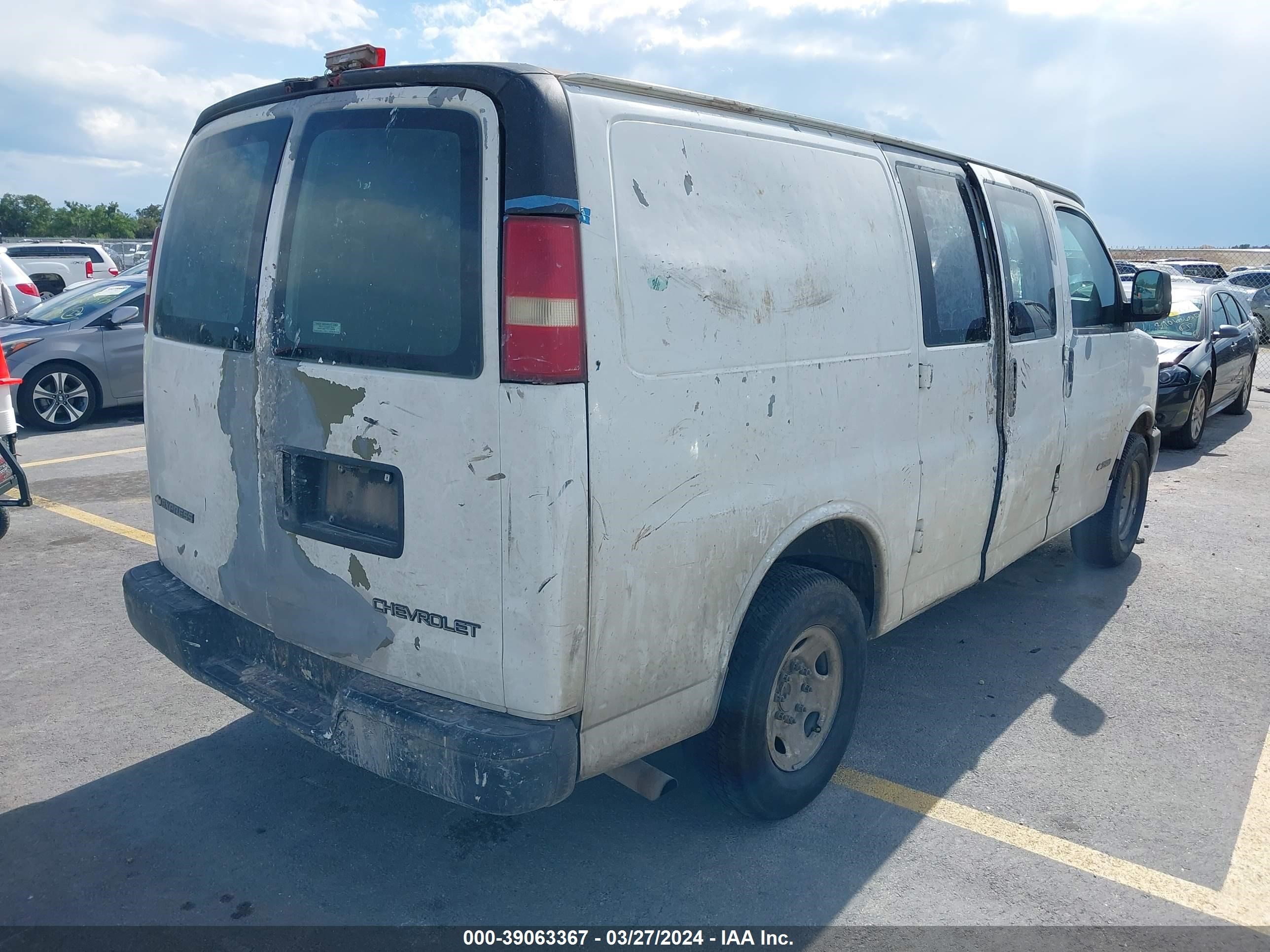 Photo 3 VIN: 1GCGG25U831116272 - CHEVROLET EXPRESS 