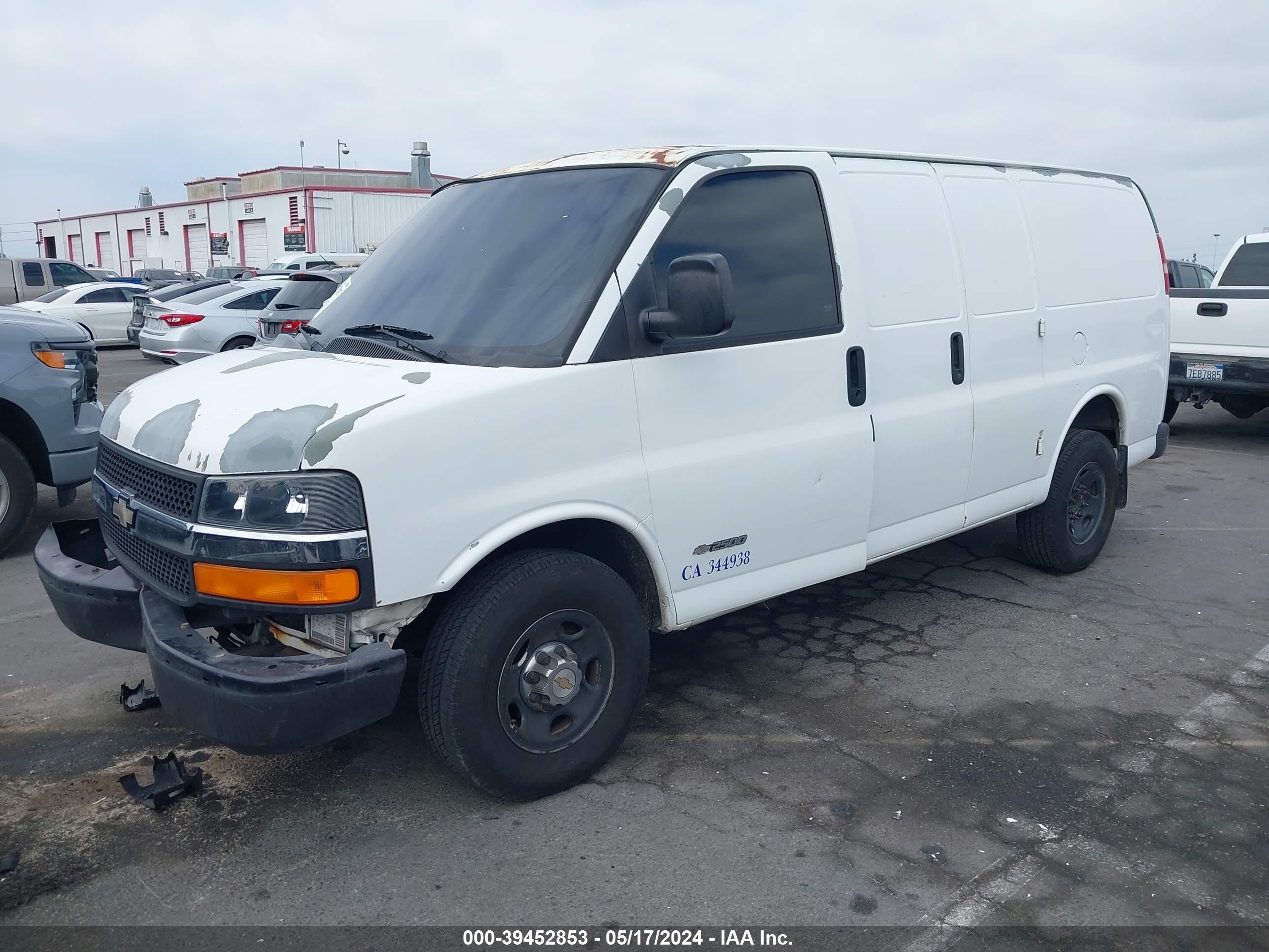 Photo 1 VIN: 1GCGG25V041135358 - CHEVROLET EXPRESS 