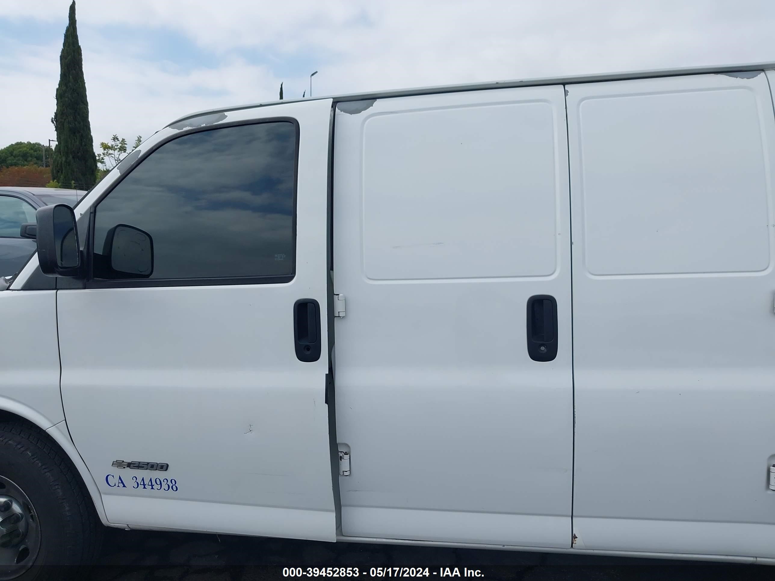 Photo 12 VIN: 1GCGG25V041135358 - CHEVROLET EXPRESS 