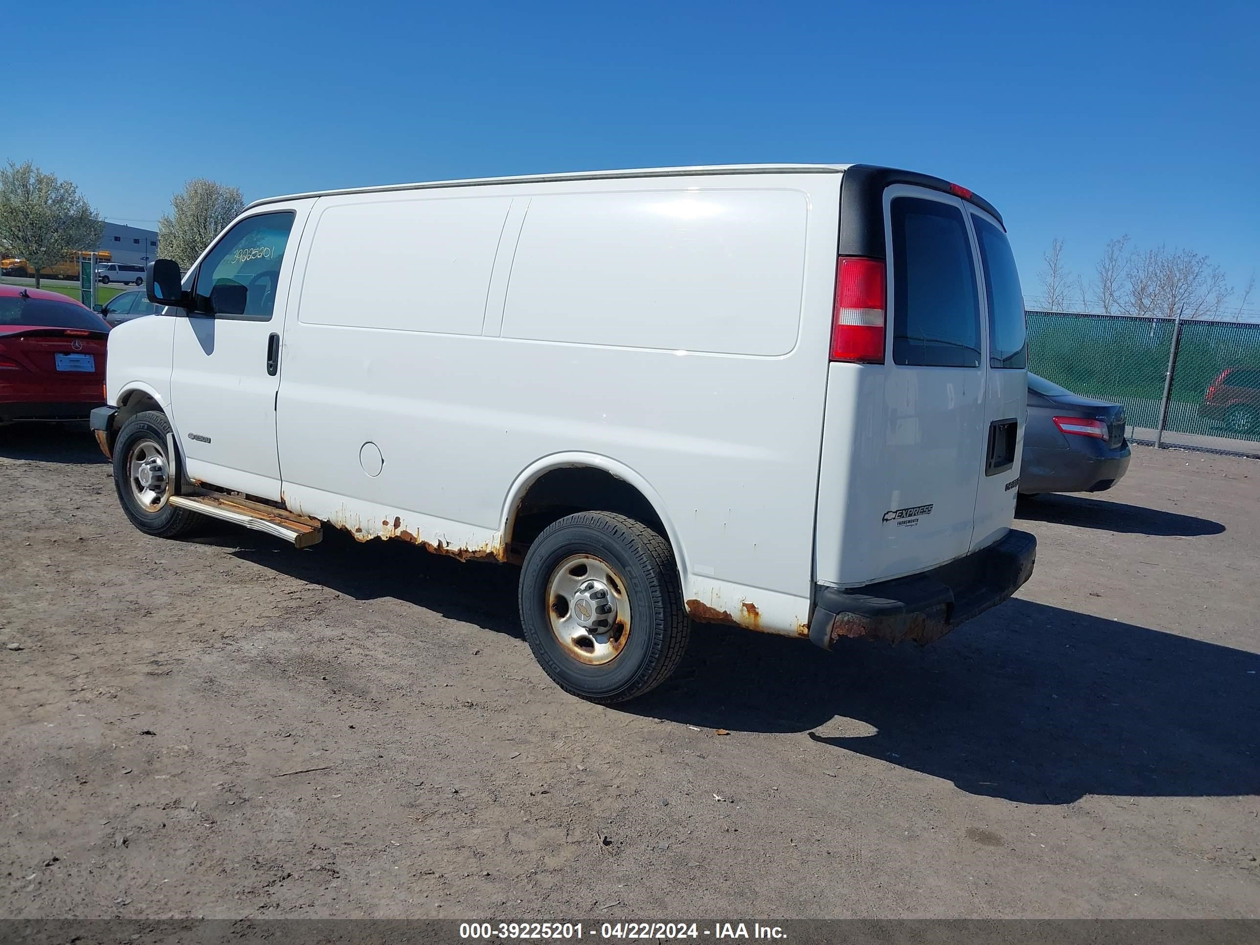 Photo 2 VIN: 1GCGG25V041202945 - CHEVROLET EXPRESS 