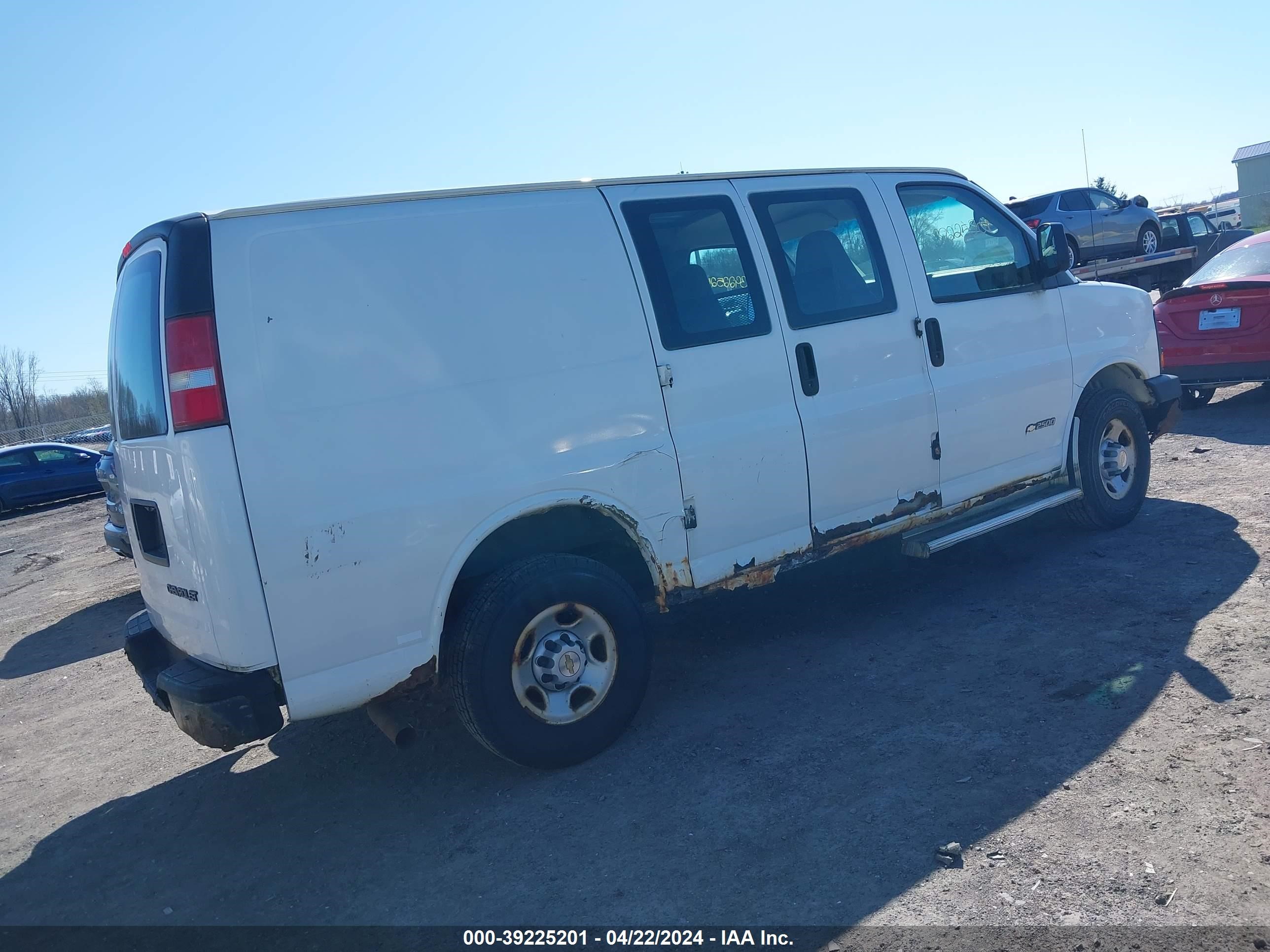 Photo 3 VIN: 1GCGG25V041202945 - CHEVROLET EXPRESS 