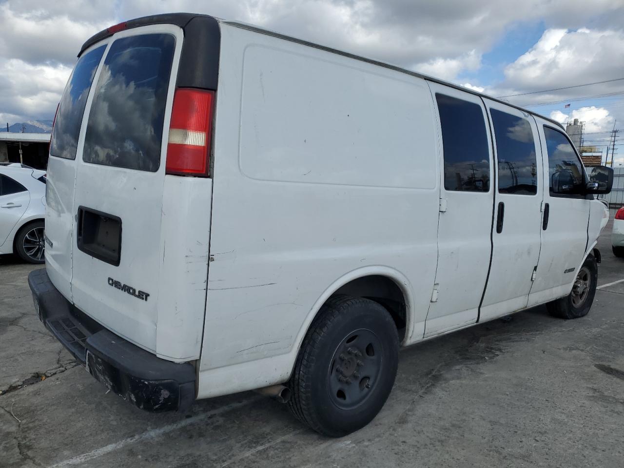 Photo 2 VIN: 1GCGG25V051183508 - CHEVROLET EXPRESS 