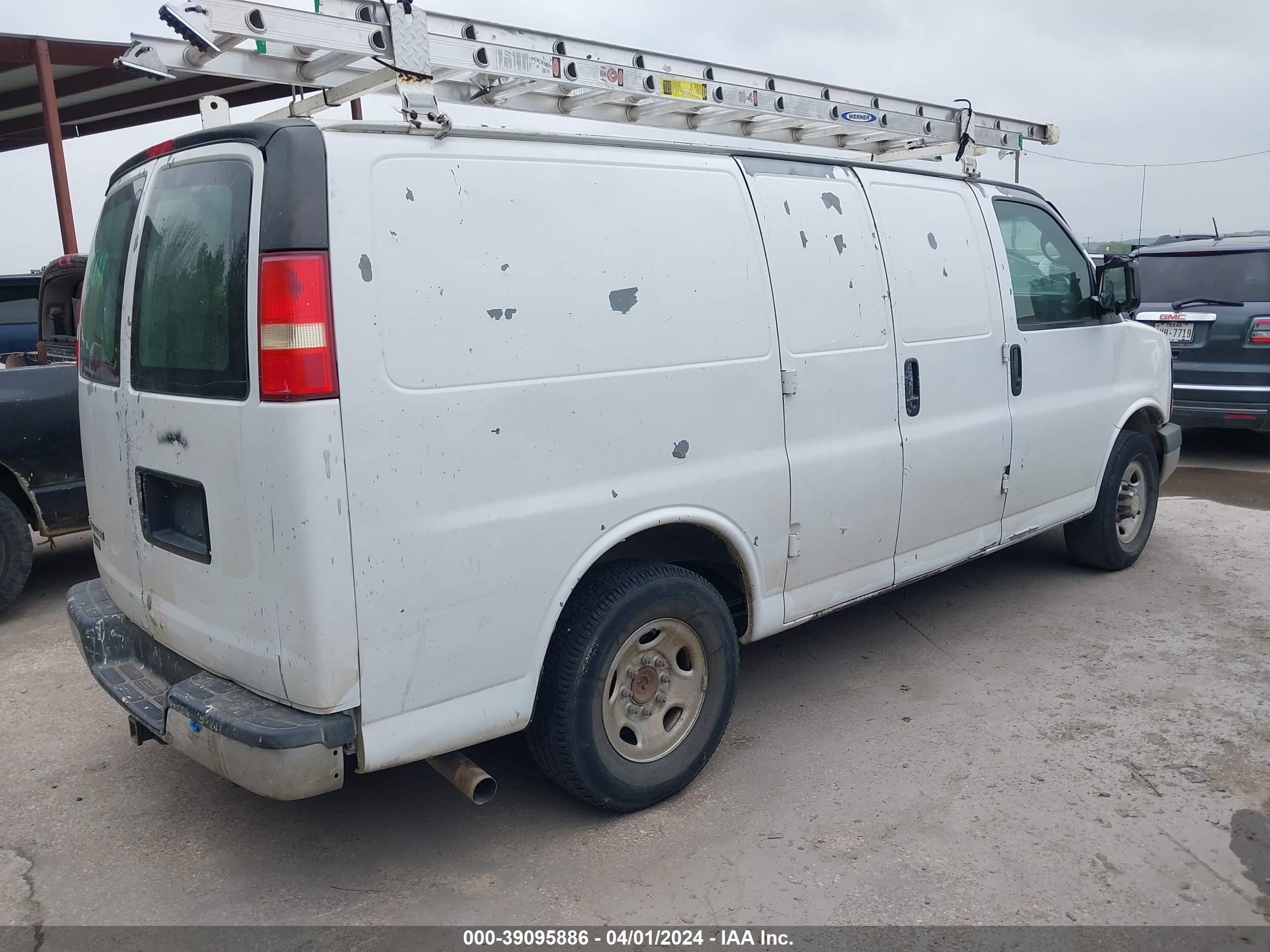 Photo 3 VIN: 1GCGG25V271164025 - CHEVROLET EXPRESS 