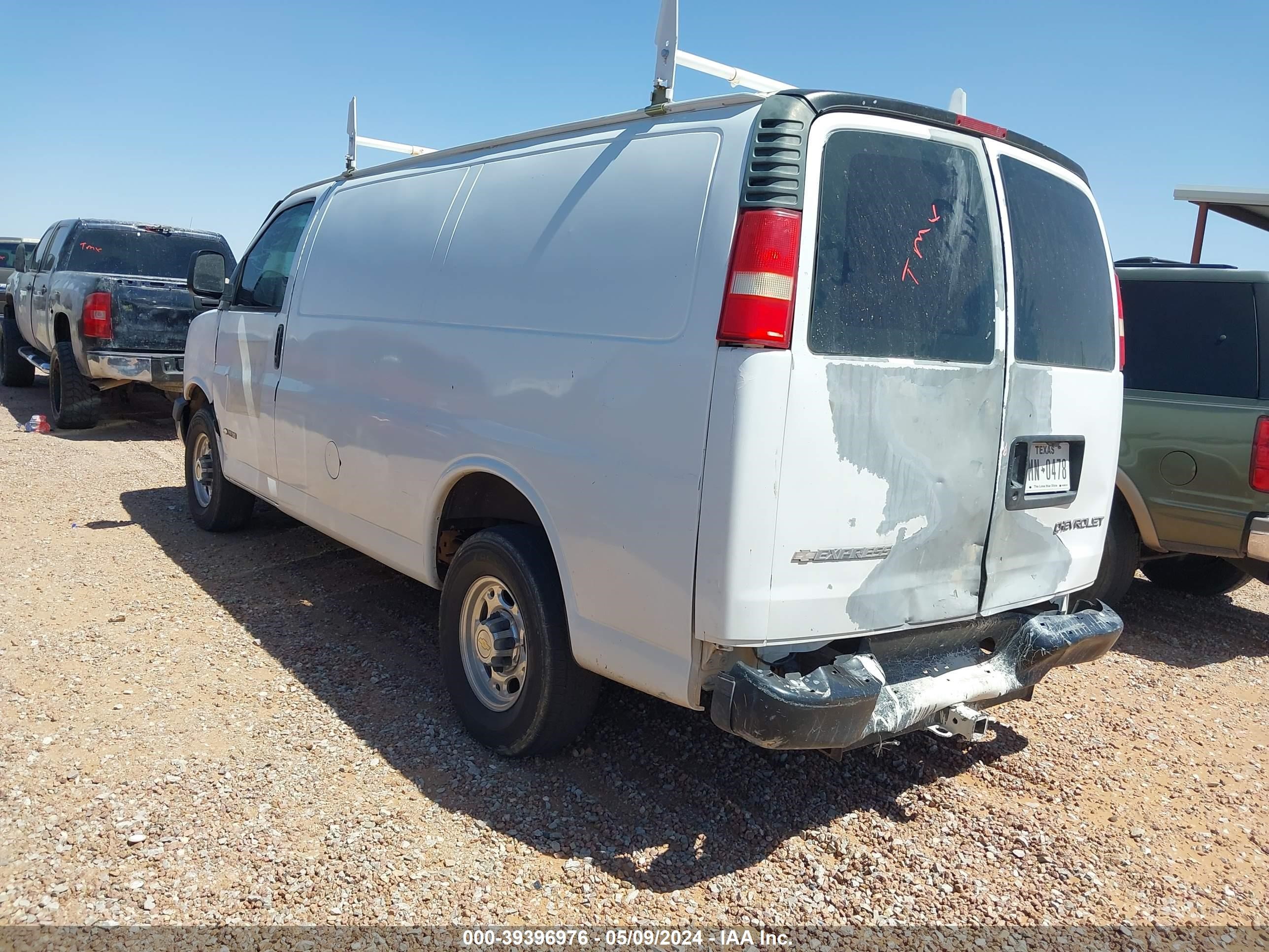 Photo 2 VIN: 1GCGG25V351153645 - CHEVROLET EXPRESS 