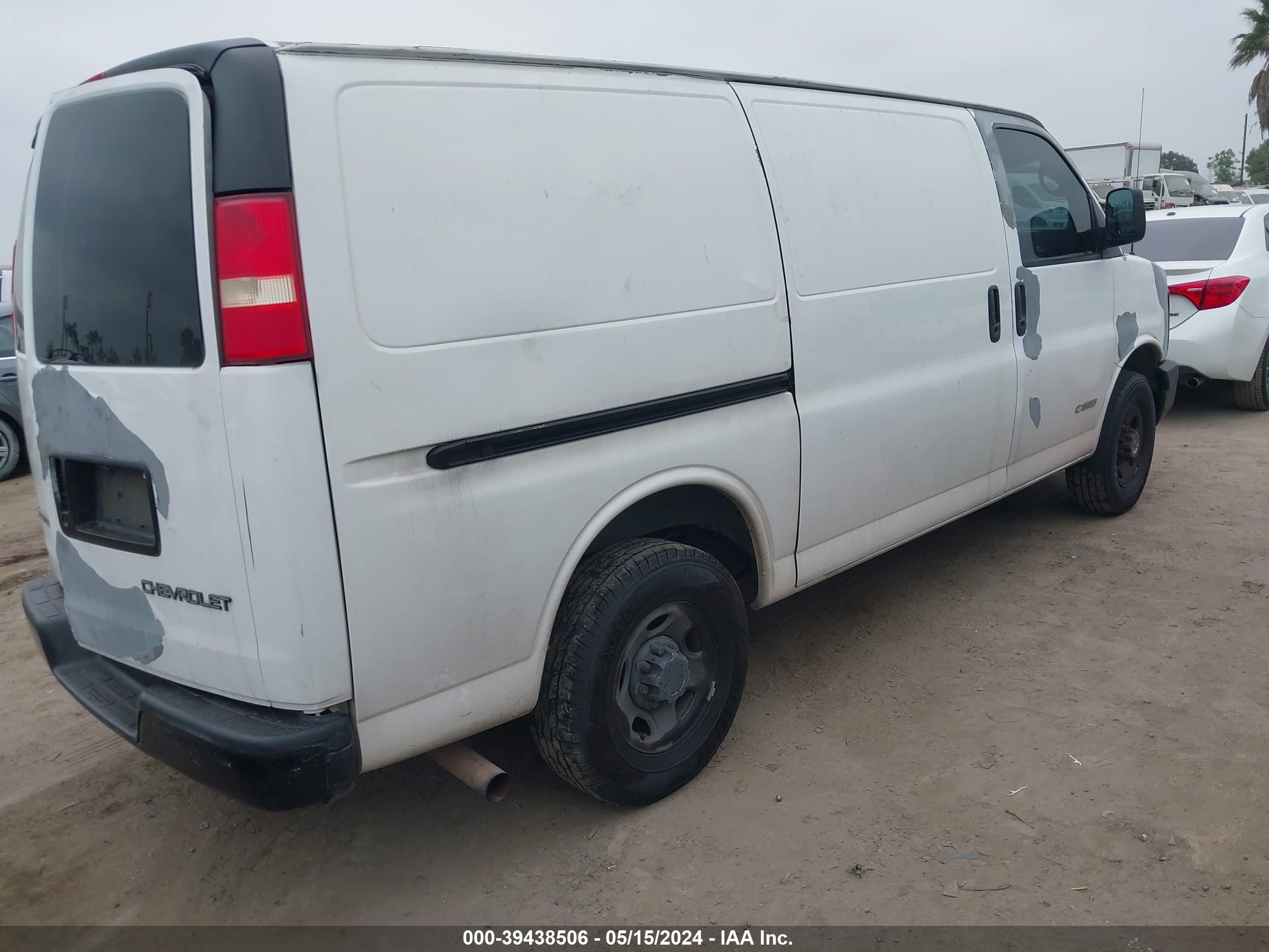 Photo 3 VIN: 1GCGG25V351184863 - CHEVROLET EXPRESS 