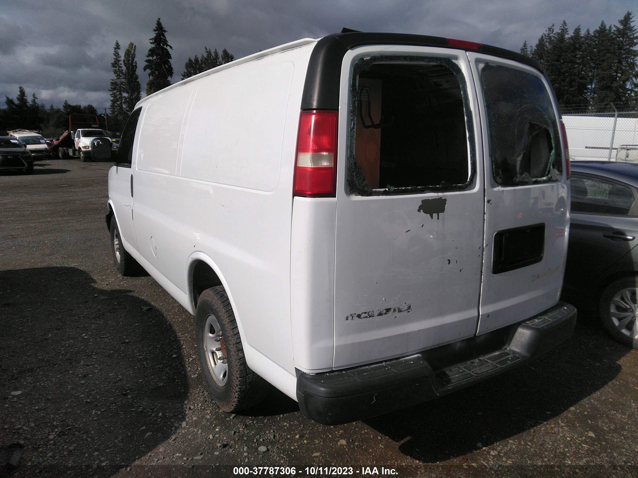 Photo 2 VIN: 1GCGG25V361103216 - CHEVROLET EXPRESS 