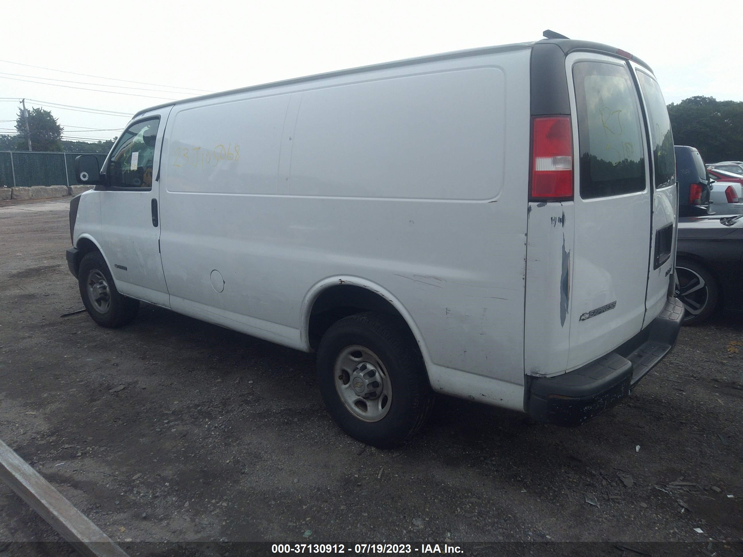 Photo 2 VIN: 1GCGG25V561111673 - CHEVROLET EXPRESS 