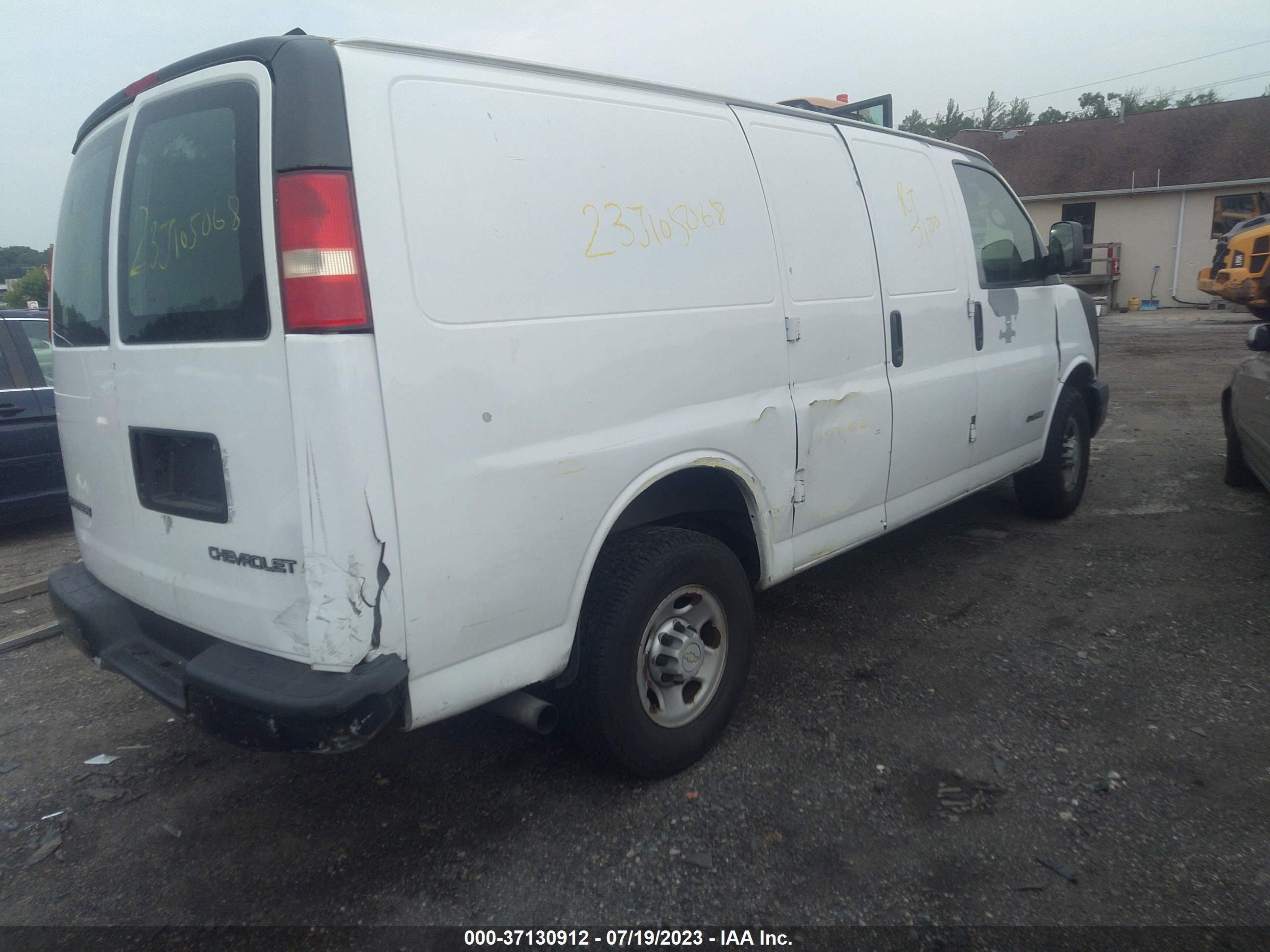 Photo 3 VIN: 1GCGG25V561111673 - CHEVROLET EXPRESS 