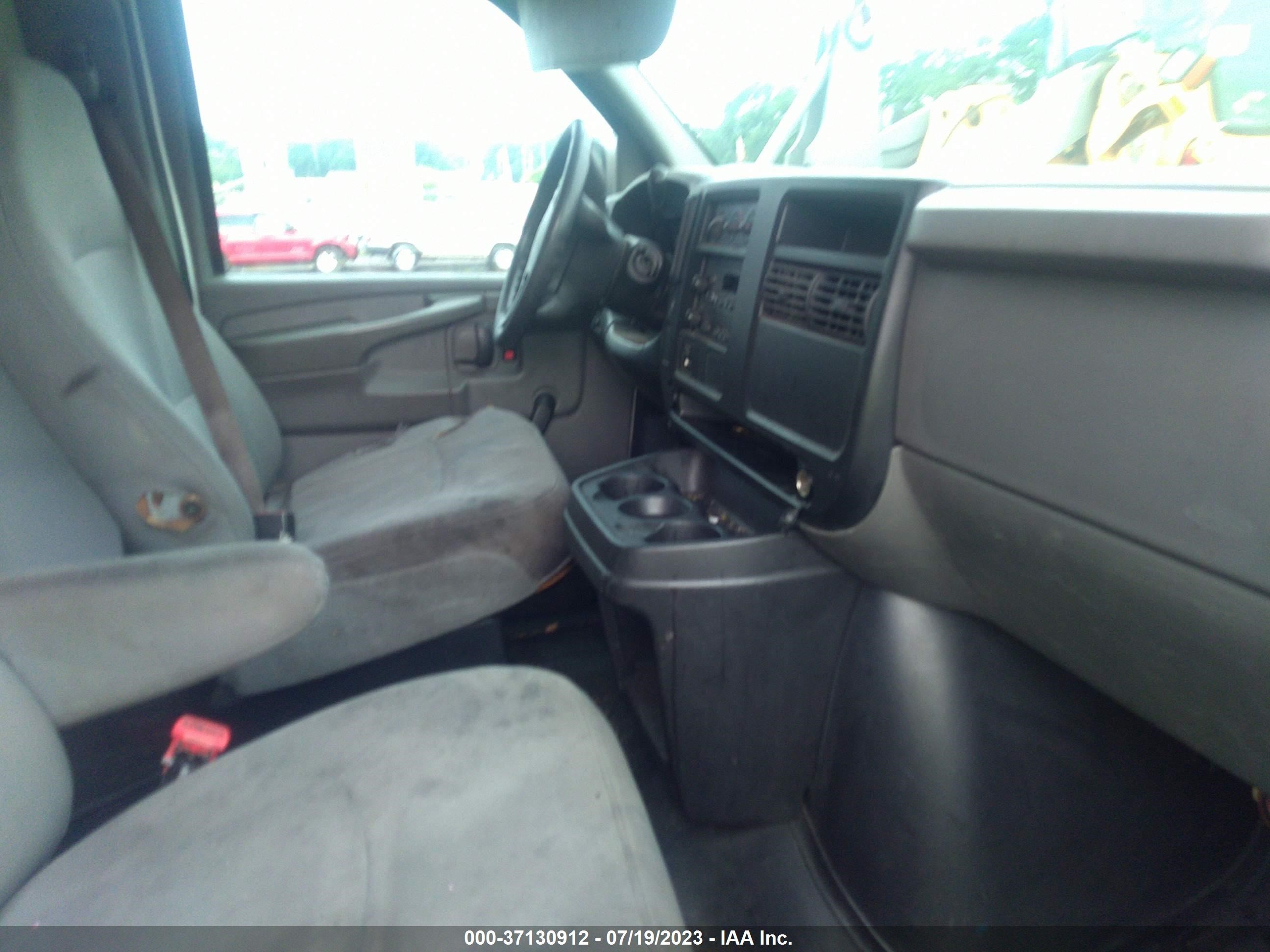 Photo 4 VIN: 1GCGG25V561111673 - CHEVROLET EXPRESS 