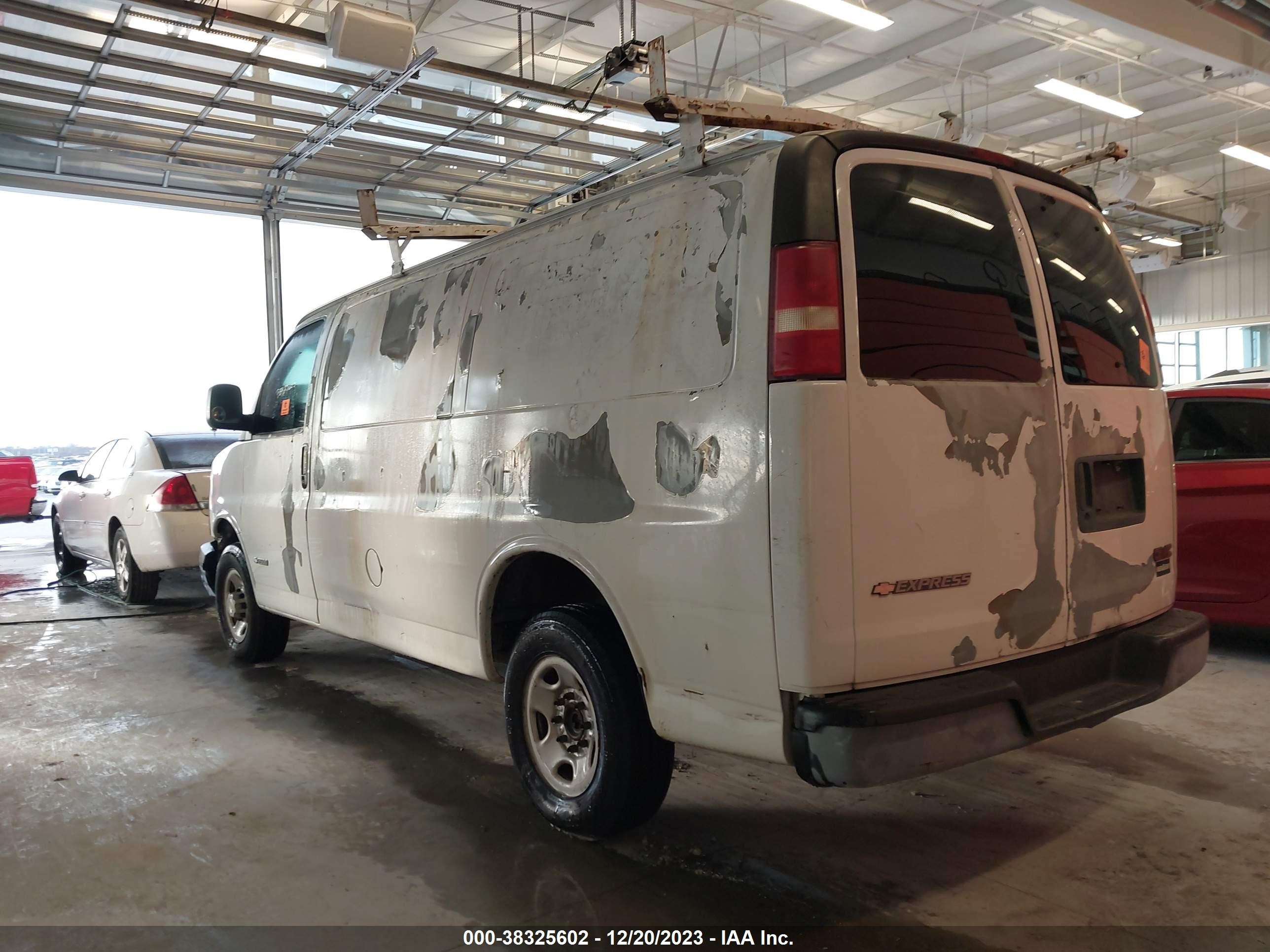 Photo 2 VIN: 1GCGG25V631147559 - CHEVROLET EXPRESS 