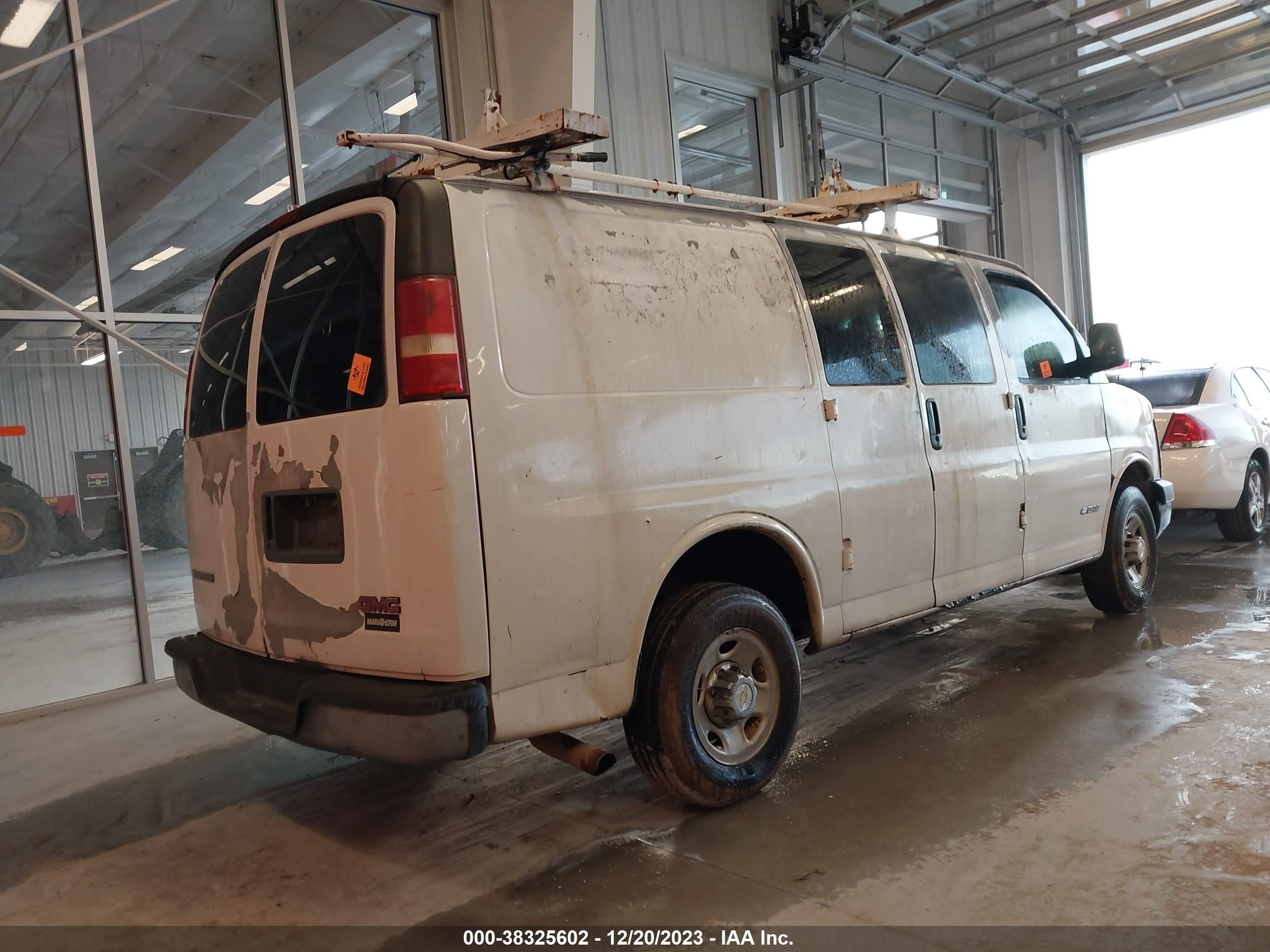 Photo 3 VIN: 1GCGG25V631147559 - CHEVROLET EXPRESS 