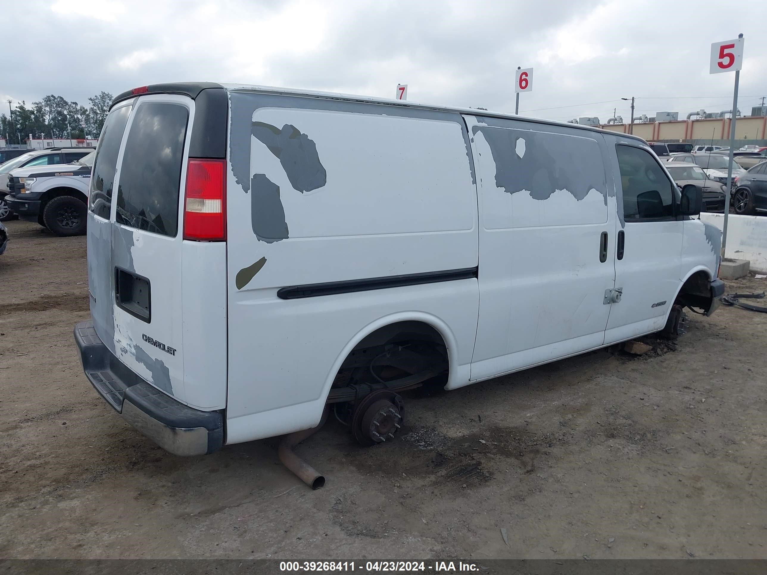 Photo 3 VIN: 1GCGG25V861206406 - CHEVROLET EXPRESS 