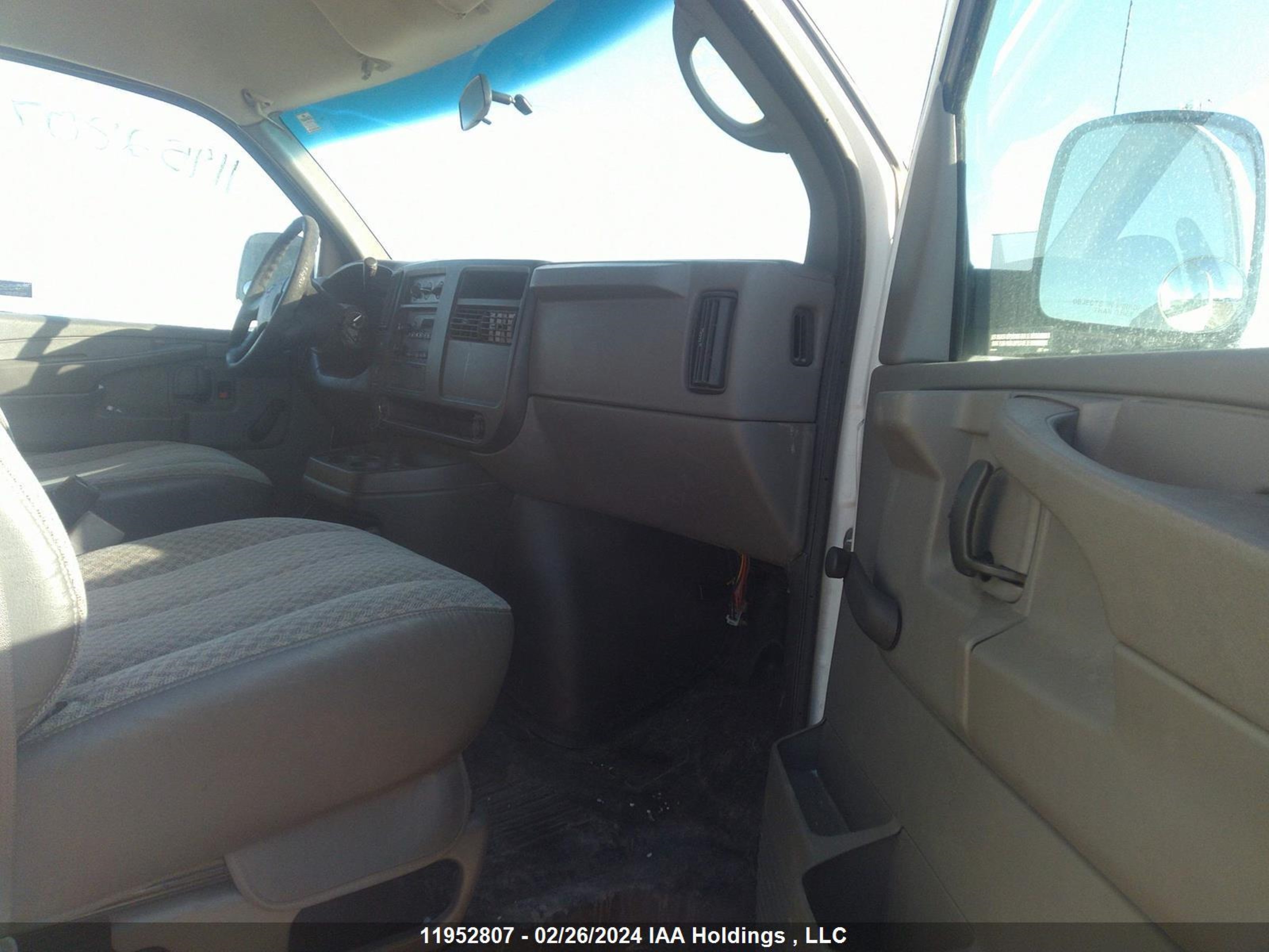 Photo 4 VIN: 1GCGG25V941142003 - CHEVROLET EXPRESS 