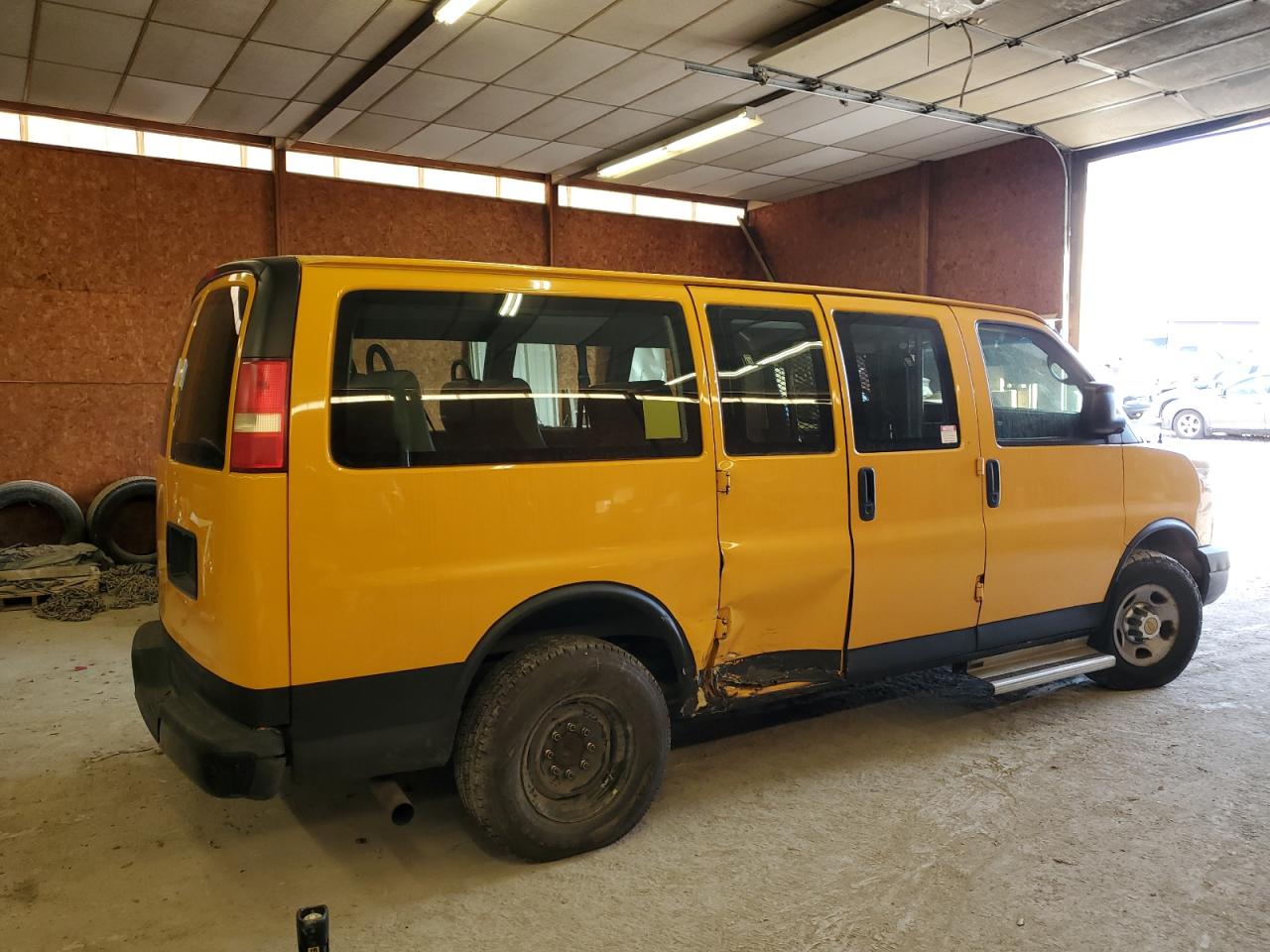 Photo 2 VIN: 1GCGG25V971178956 - CHEVROLET EXPRESS 