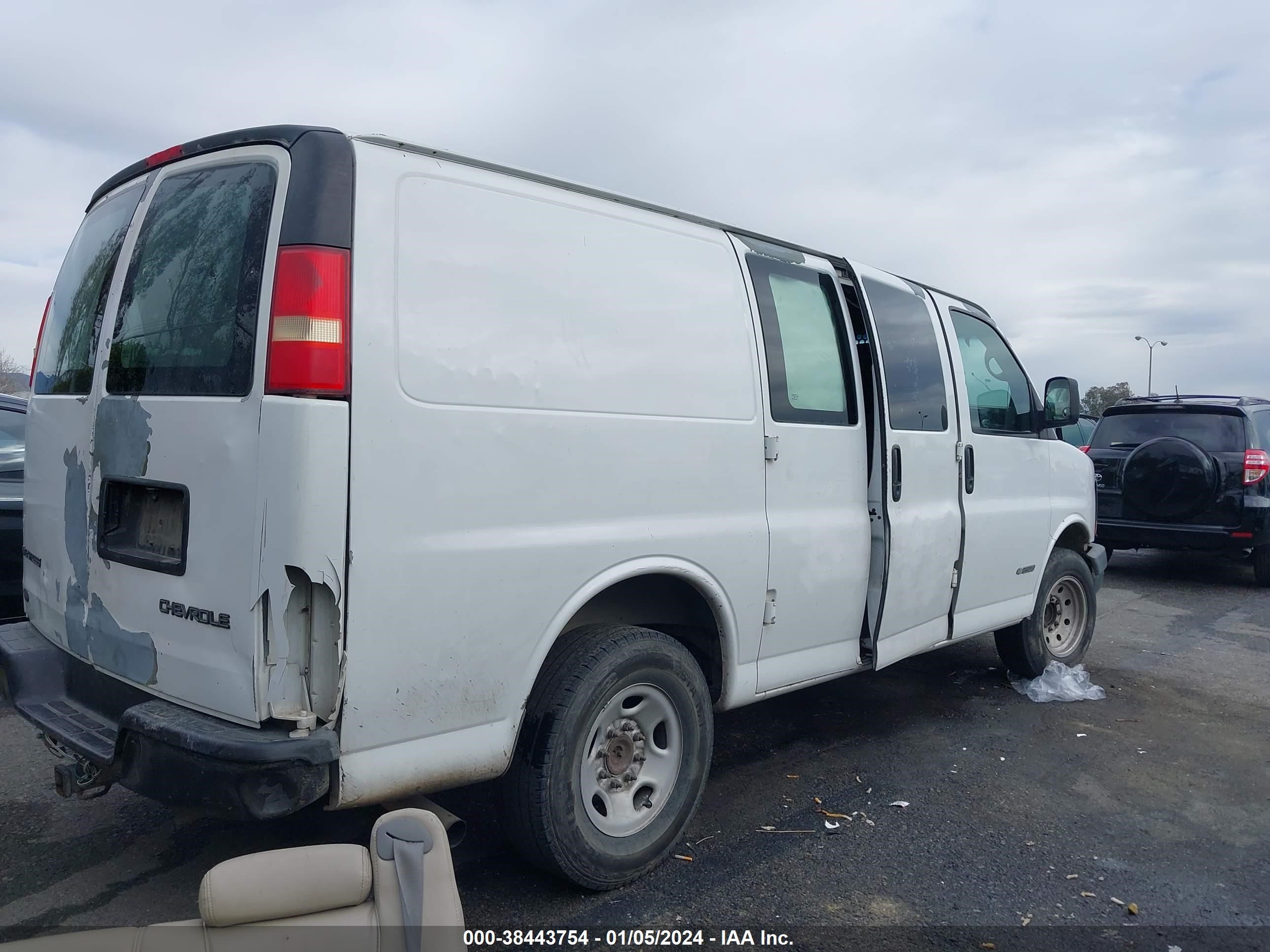 Photo 3 VIN: 1GCGG25VX51266590 - CHEVROLET EXPRESS 