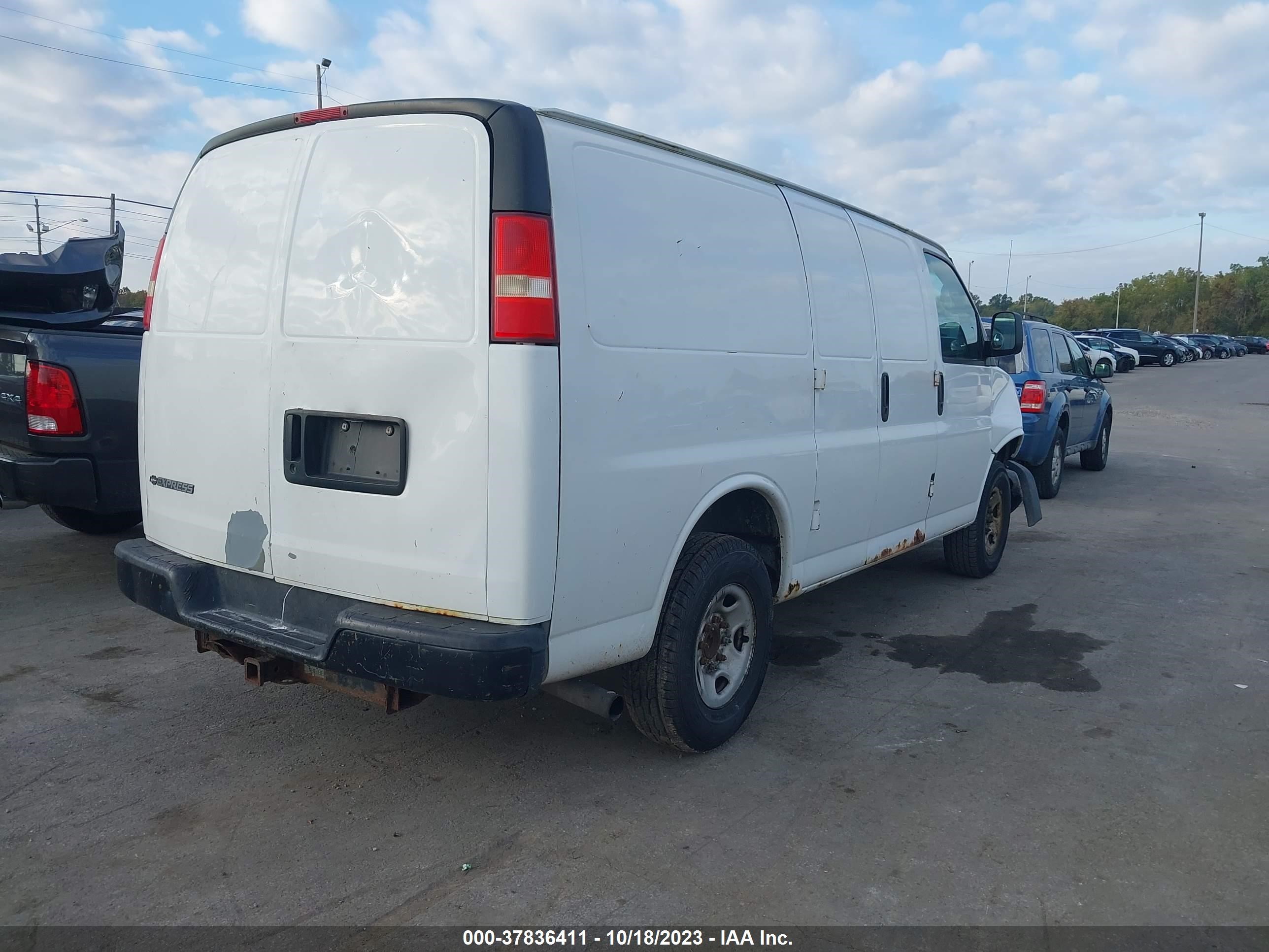 Photo 3 VIN: 1GCGG25VX71150440 - CHEVROLET EXPRESS 