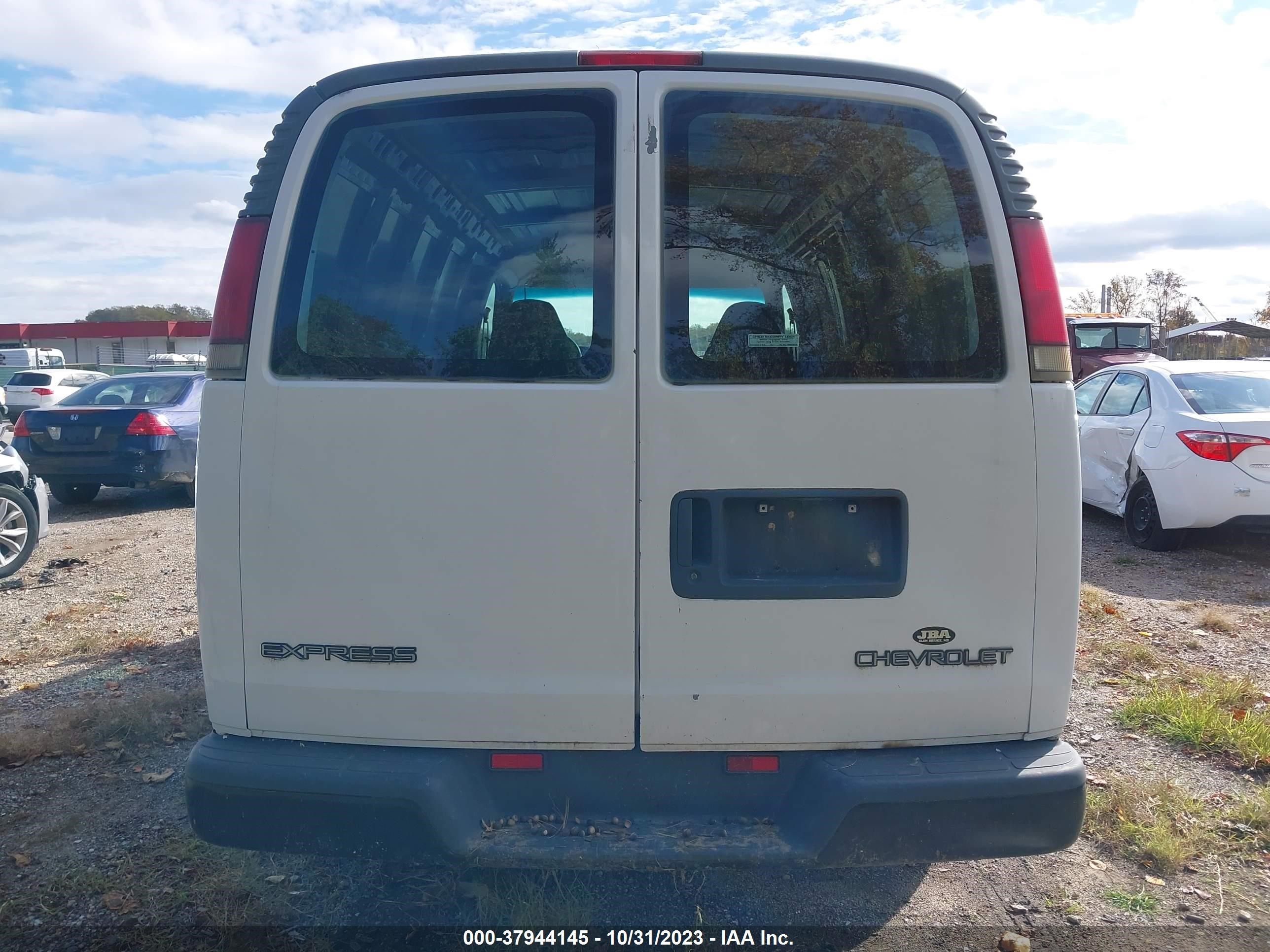 Photo 16 VIN: 1GCGG25W221101069 - CHEVROLET EXPRESS 