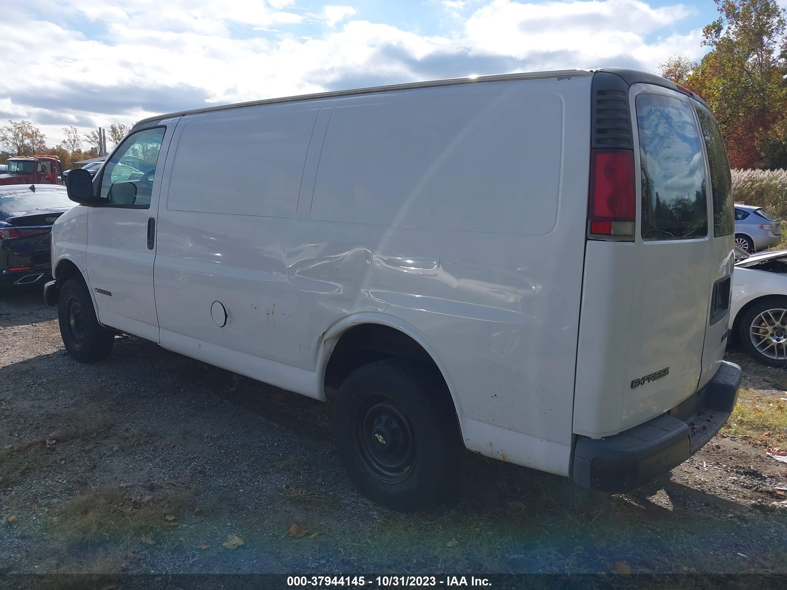 Photo 2 VIN: 1GCGG25W221101069 - CHEVROLET EXPRESS 