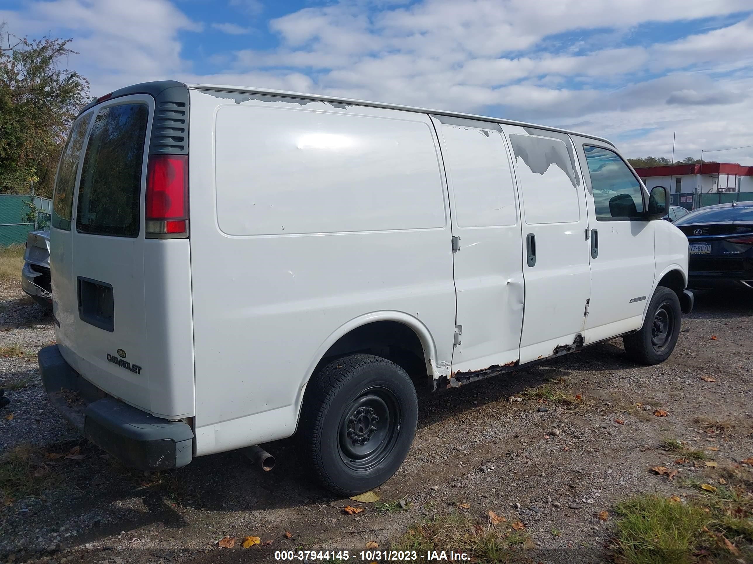 Photo 3 VIN: 1GCGG25W221101069 - CHEVROLET EXPRESS 