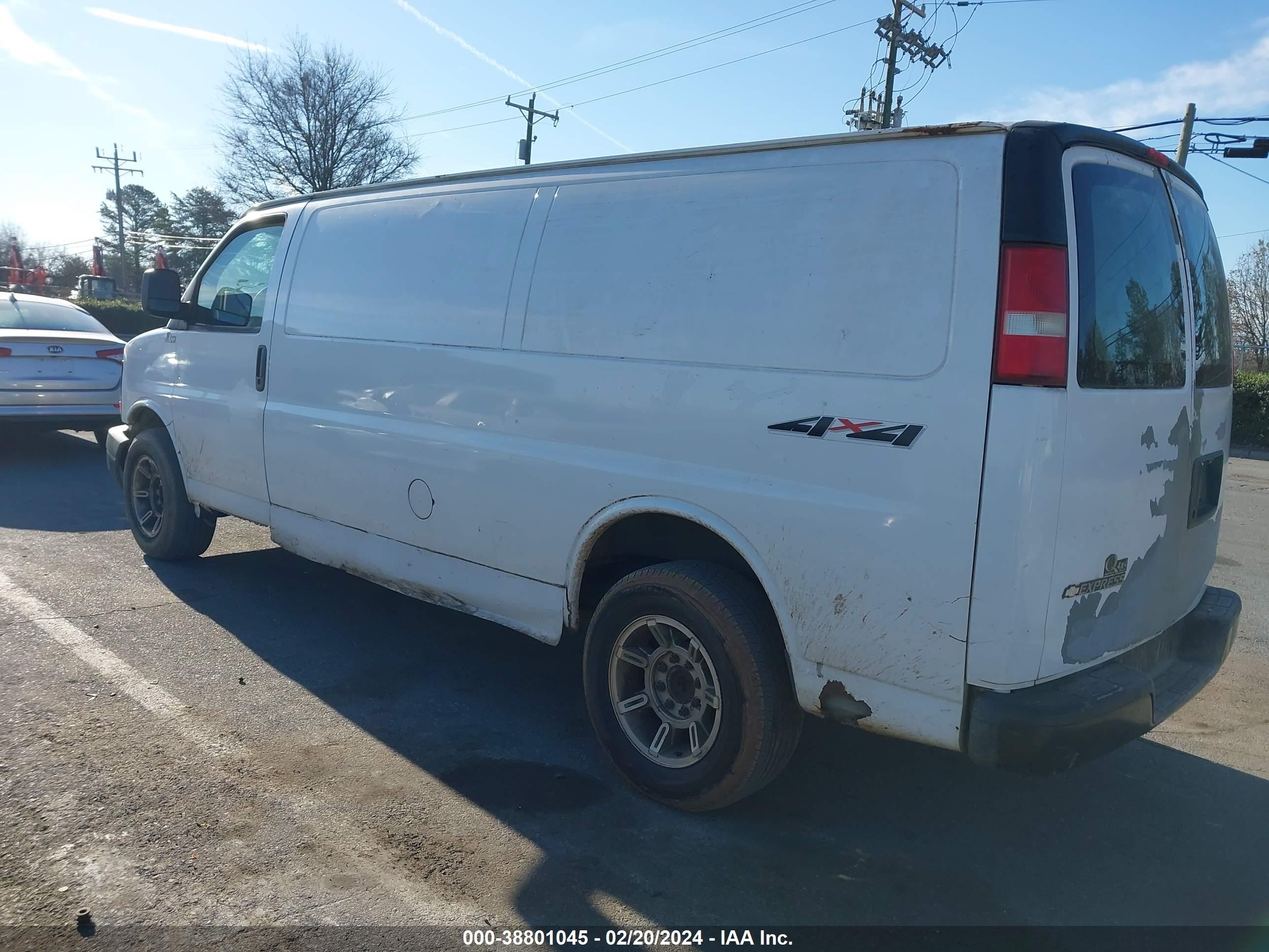 Photo 2 VIN: 1GCGG29C581176390 - CHEVROLET EXPRESS 