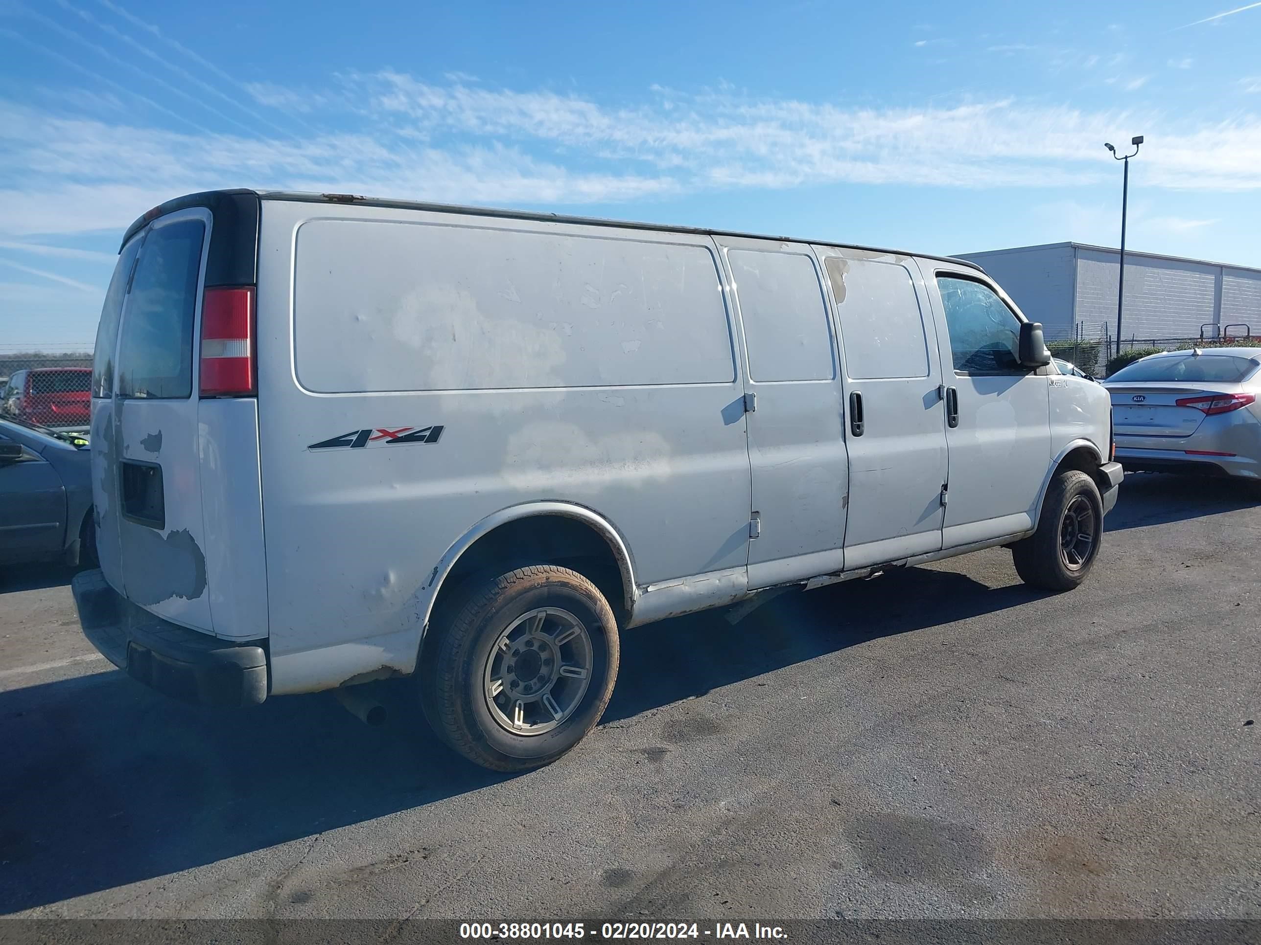 Photo 3 VIN: 1GCGG29C581176390 - CHEVROLET EXPRESS 