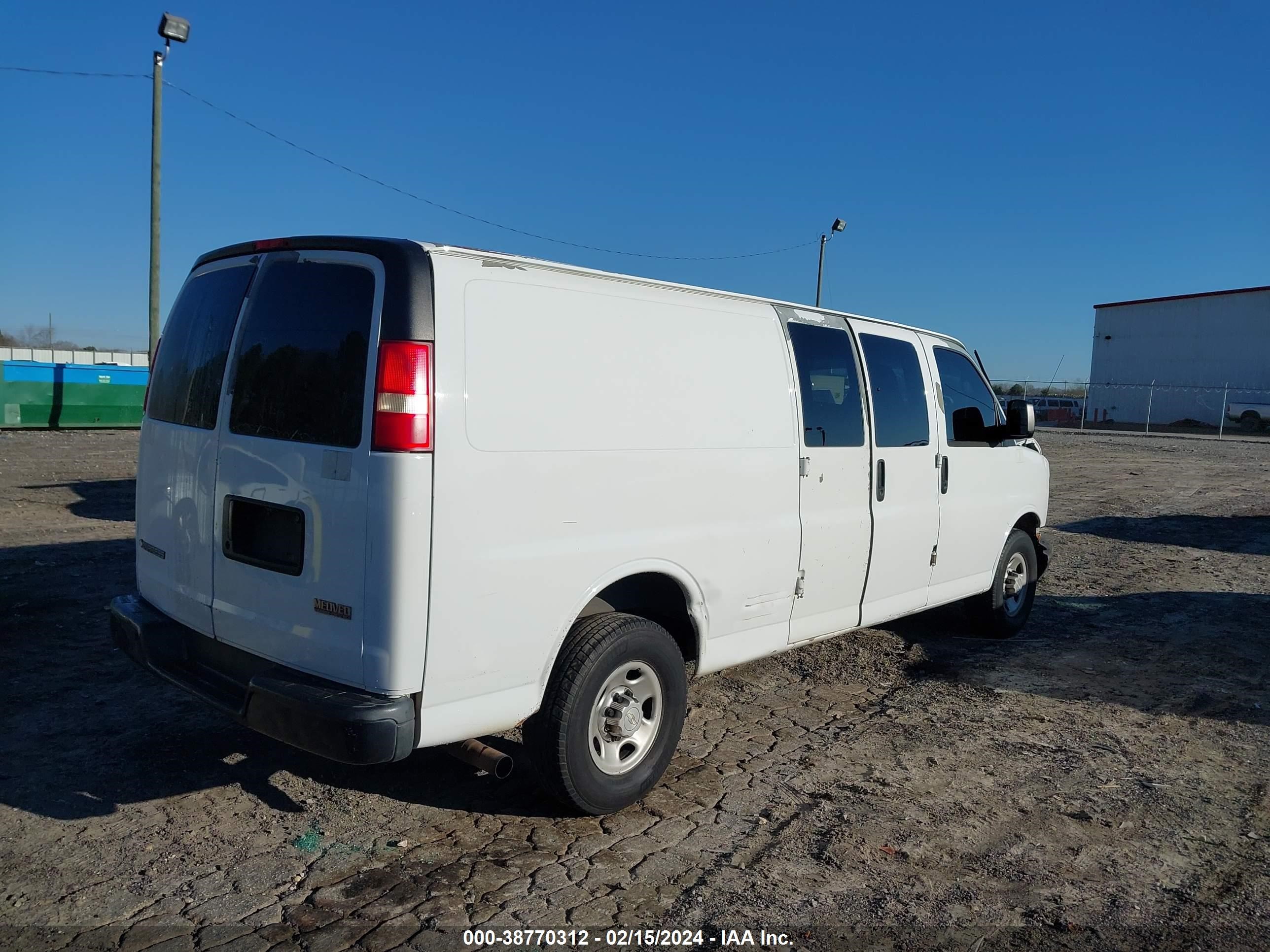 Photo 3 VIN: 1GCGG29K881119026 - CHEVROLET EXPRESS 