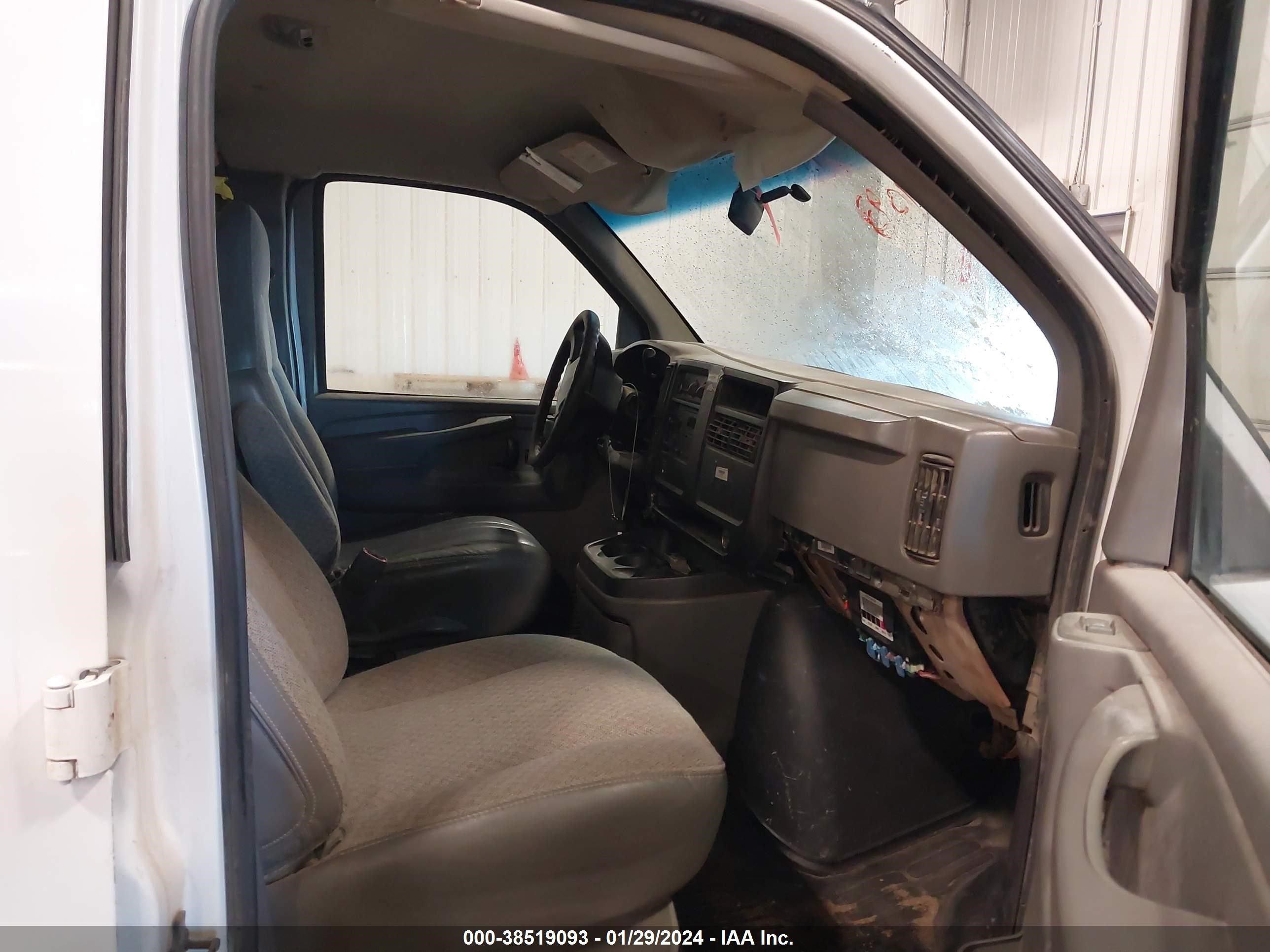 Photo 4 VIN: 1GCGG29U131146529 - CHEVROLET EXPRESS 