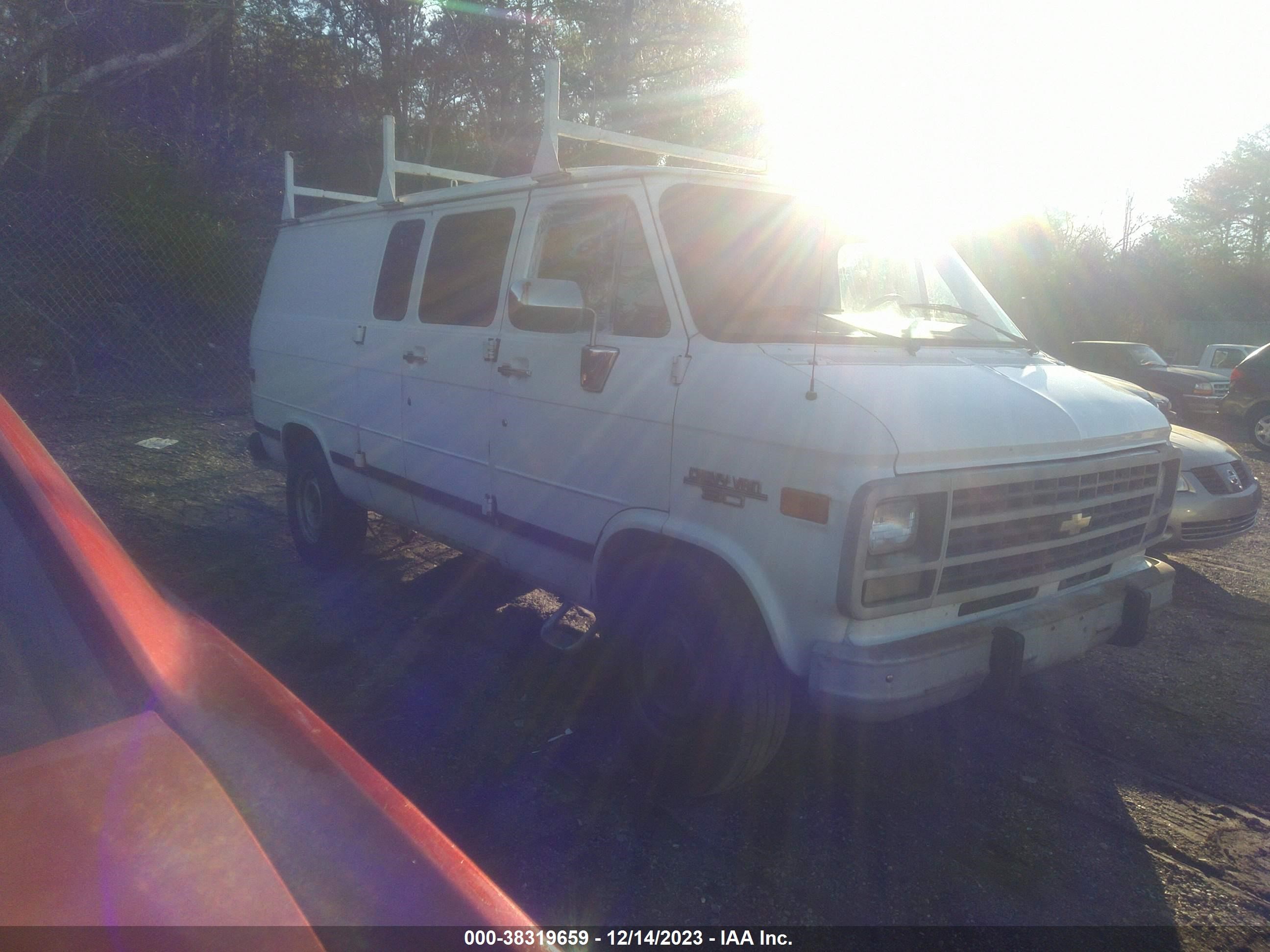 Photo 1 VIN: 1GCGG35K0SF142516 - CHEVROLET VAN 