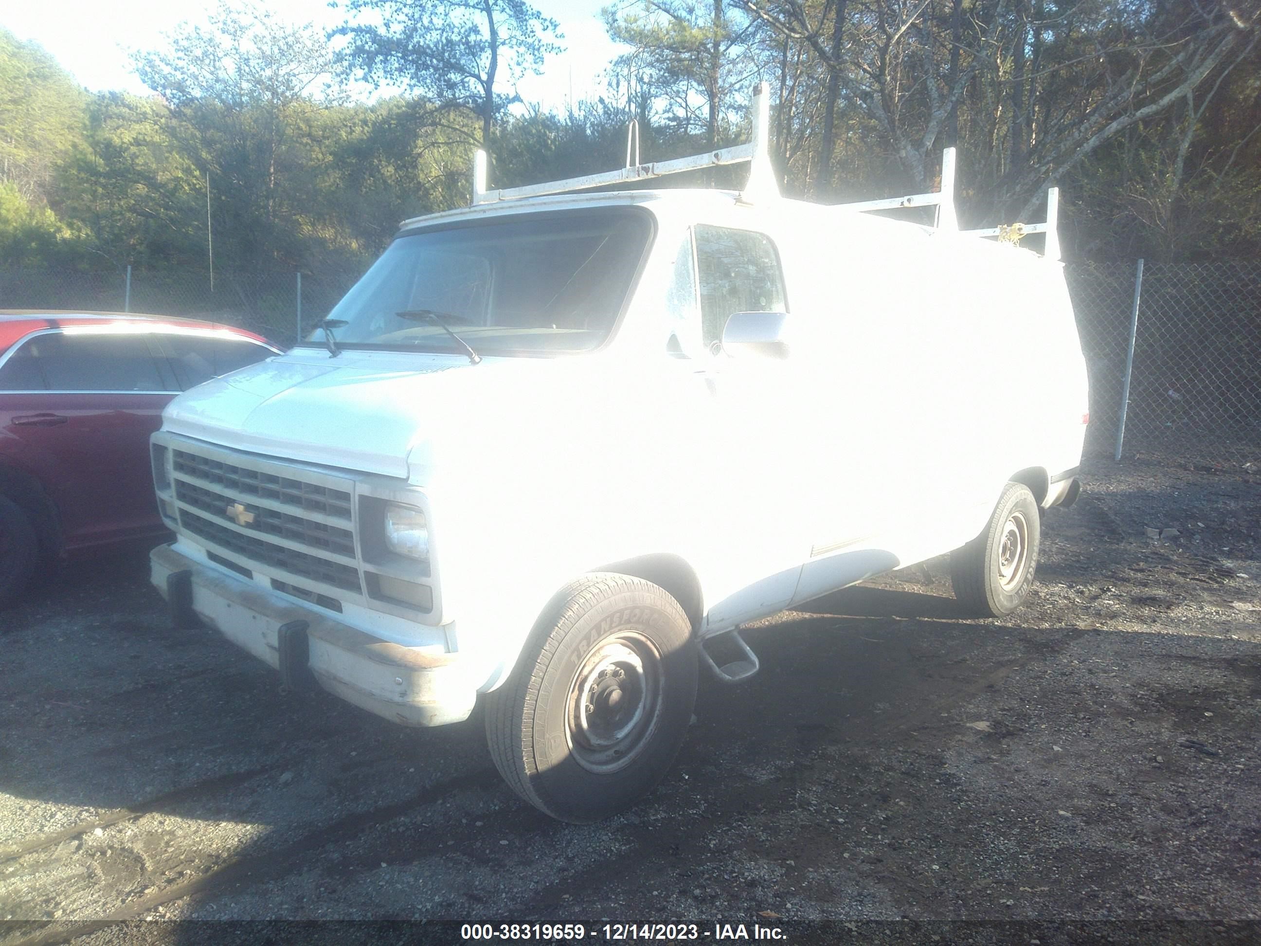 Photo 2 VIN: 1GCGG35K0SF142516 - CHEVROLET VAN 