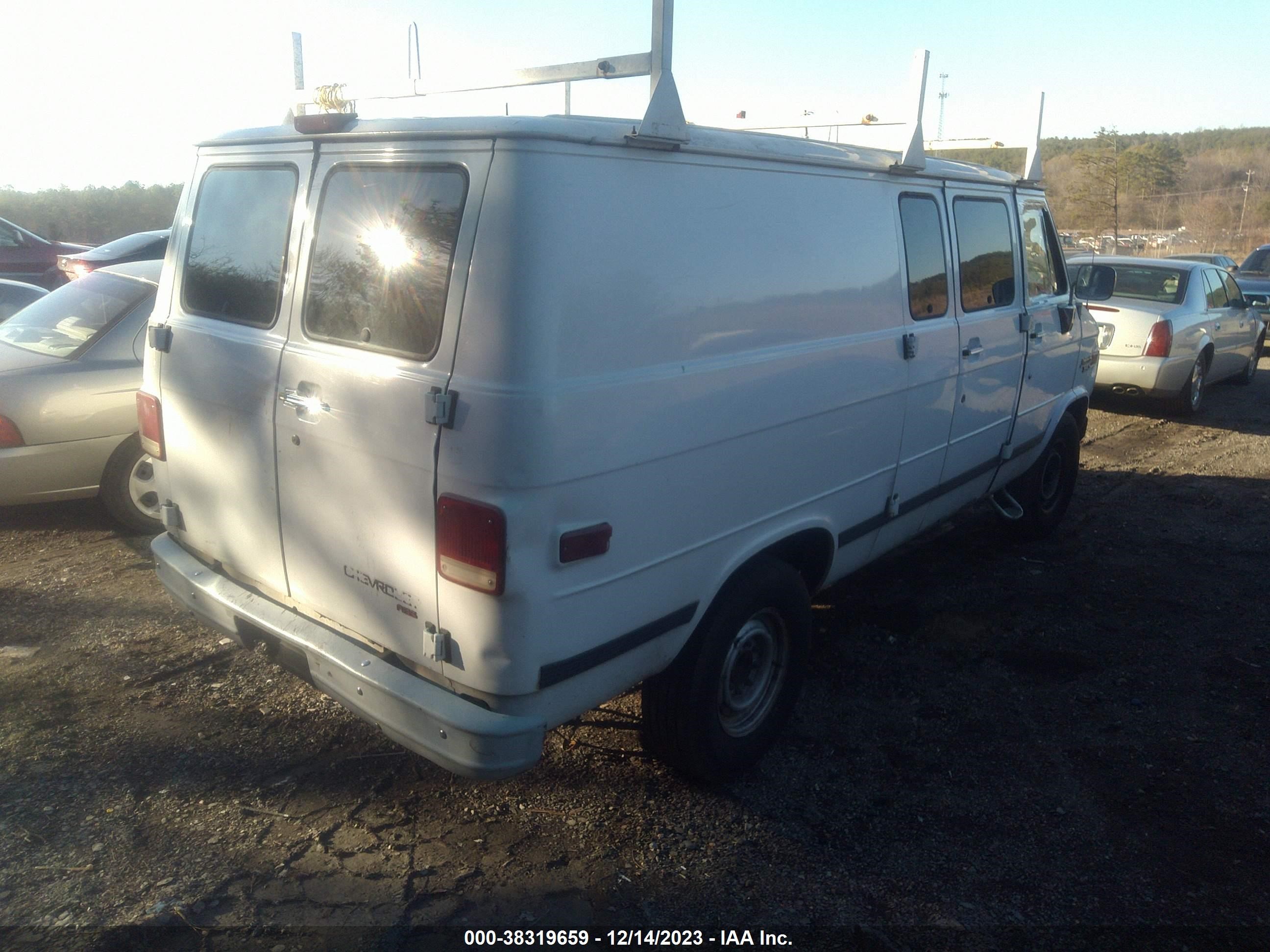 Photo 4 VIN: 1GCGG35K0SF142516 - CHEVROLET VAN 