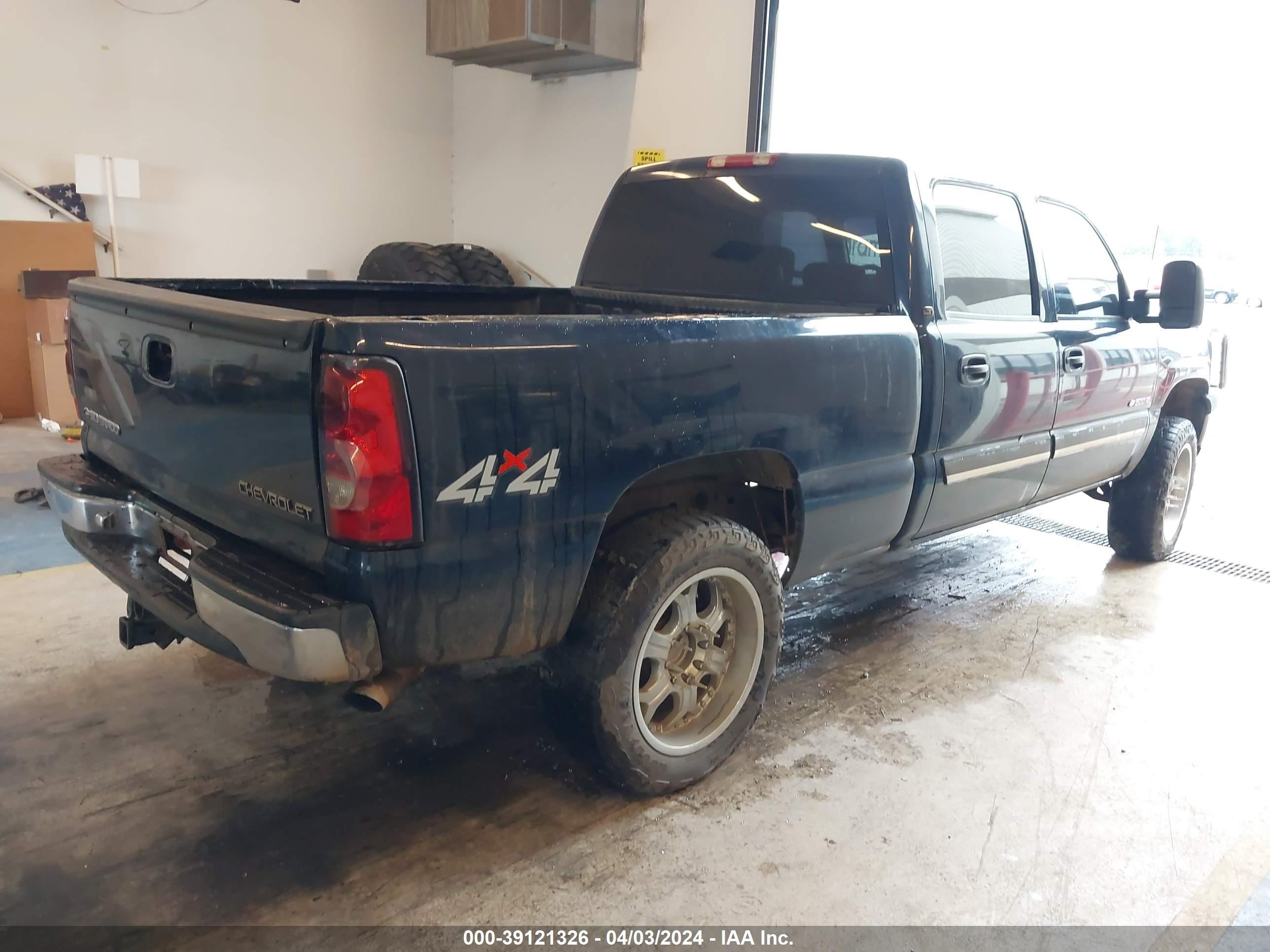 Photo 3 VIN: 1GCGK13U45F847234 - CHEVROLET SILVERADO 