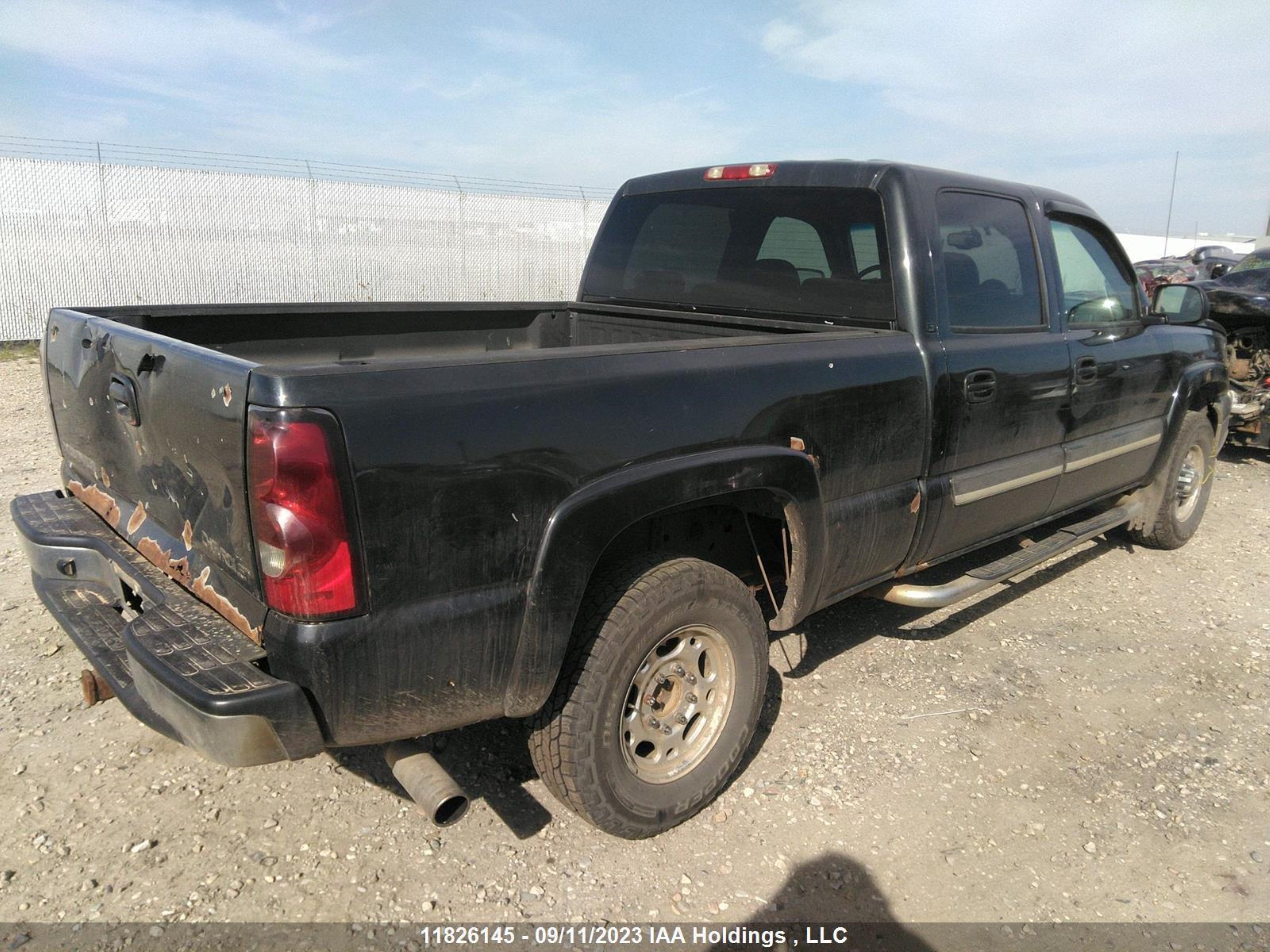 Photo 3 VIN: 1GCGK23U04F133685 - CHEVROLET SILVERADO 