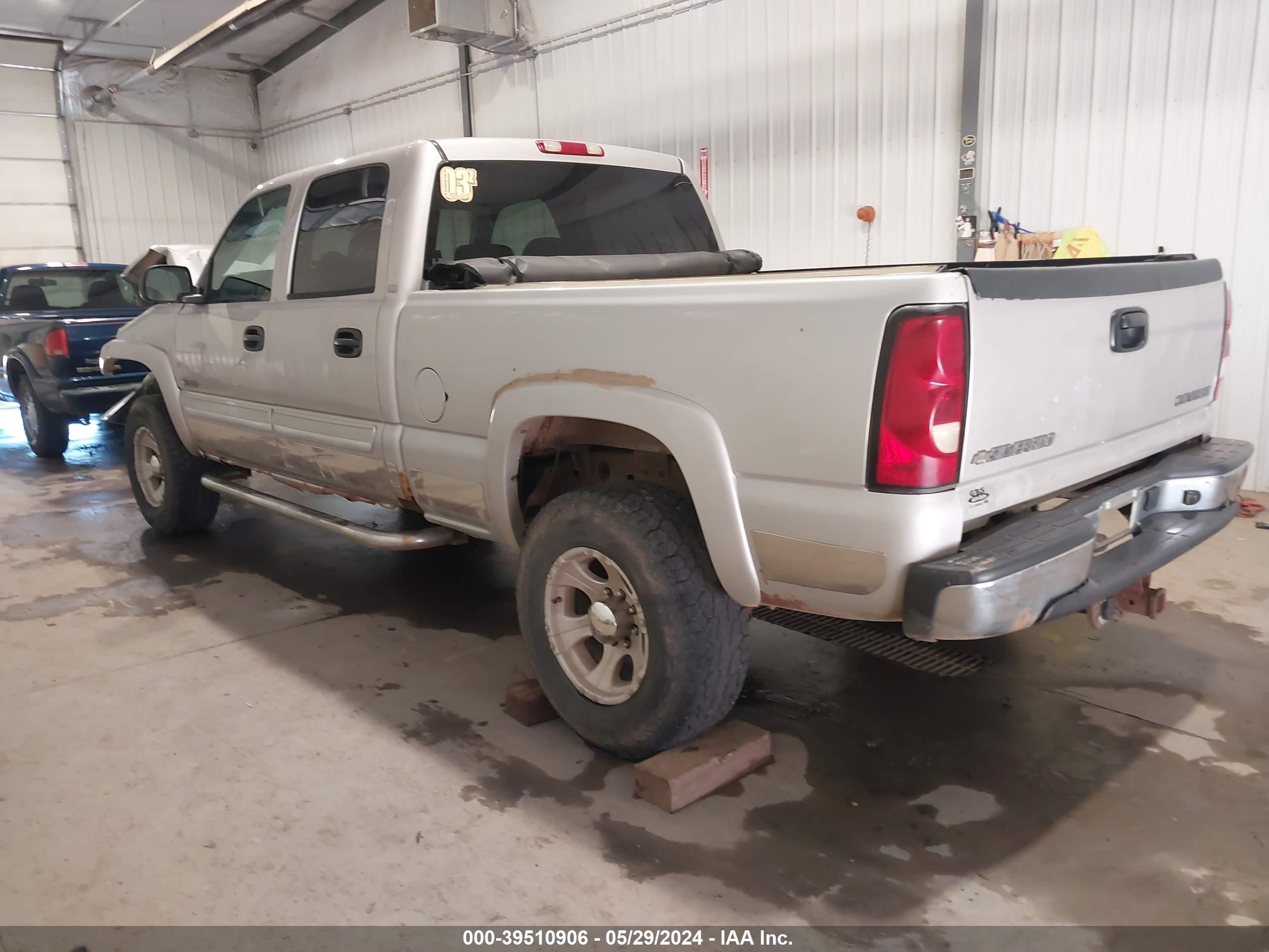 Photo 2 VIN: 1GCGK23U64F139054 - CHEVROLET SILVERADO 