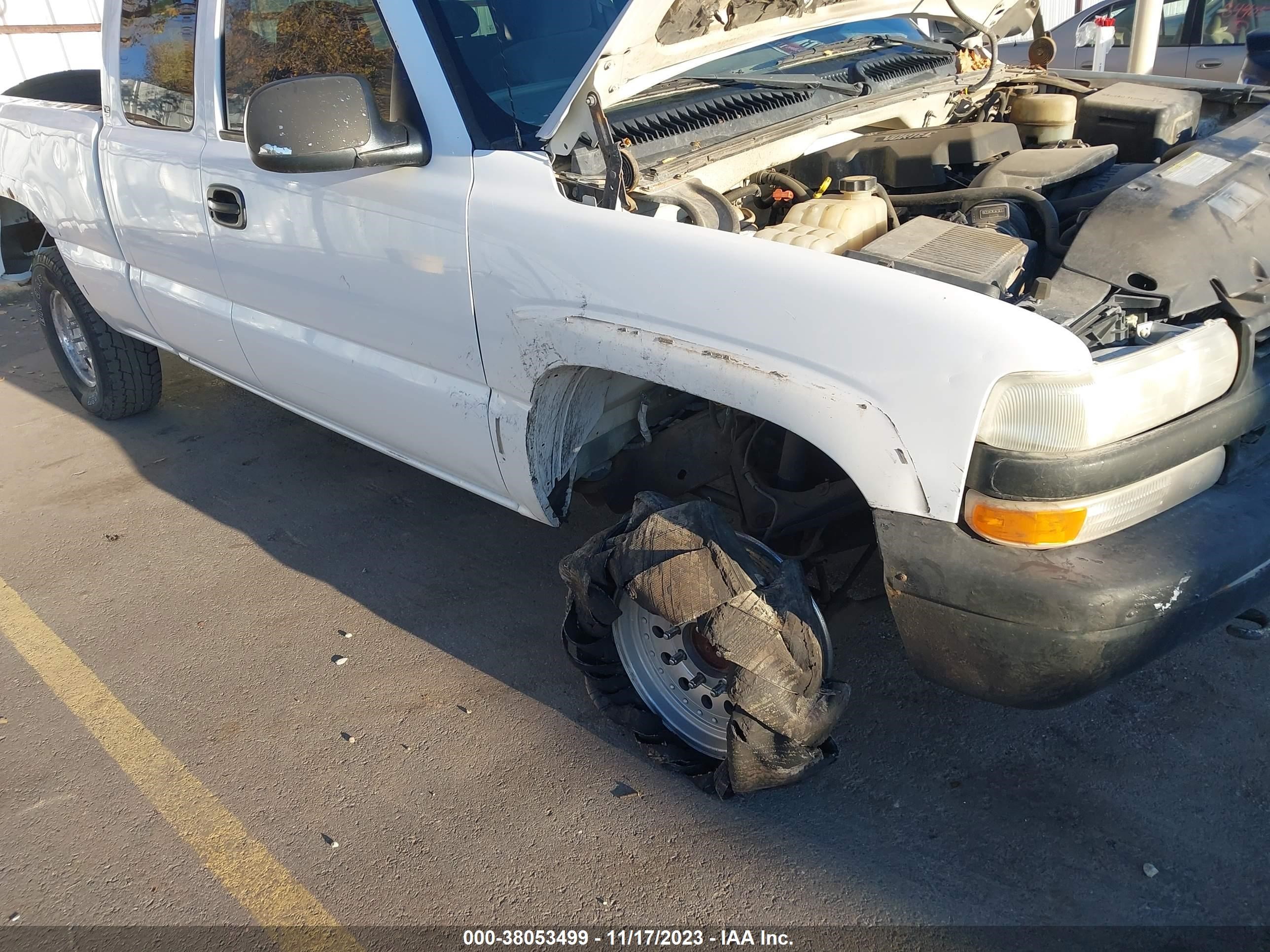 Photo 5 VIN: 1GCGK29U1YE421394 - CHEVROLET SILVERADO 