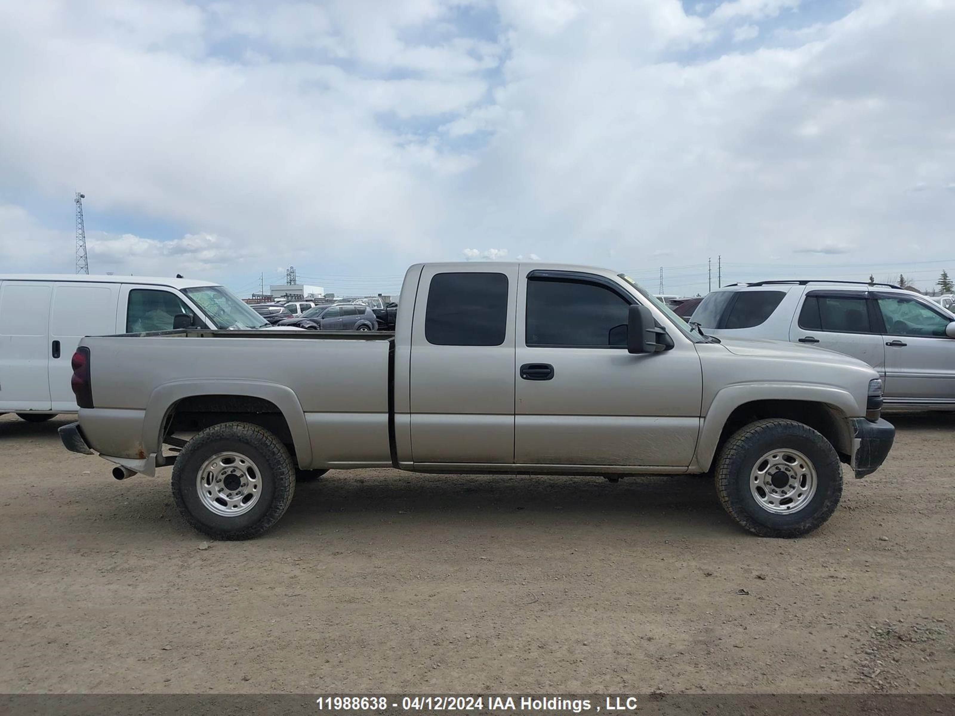 Photo 12 VIN: 1GCGK29U2YE288287 - CHEVROLET SILVERADO 