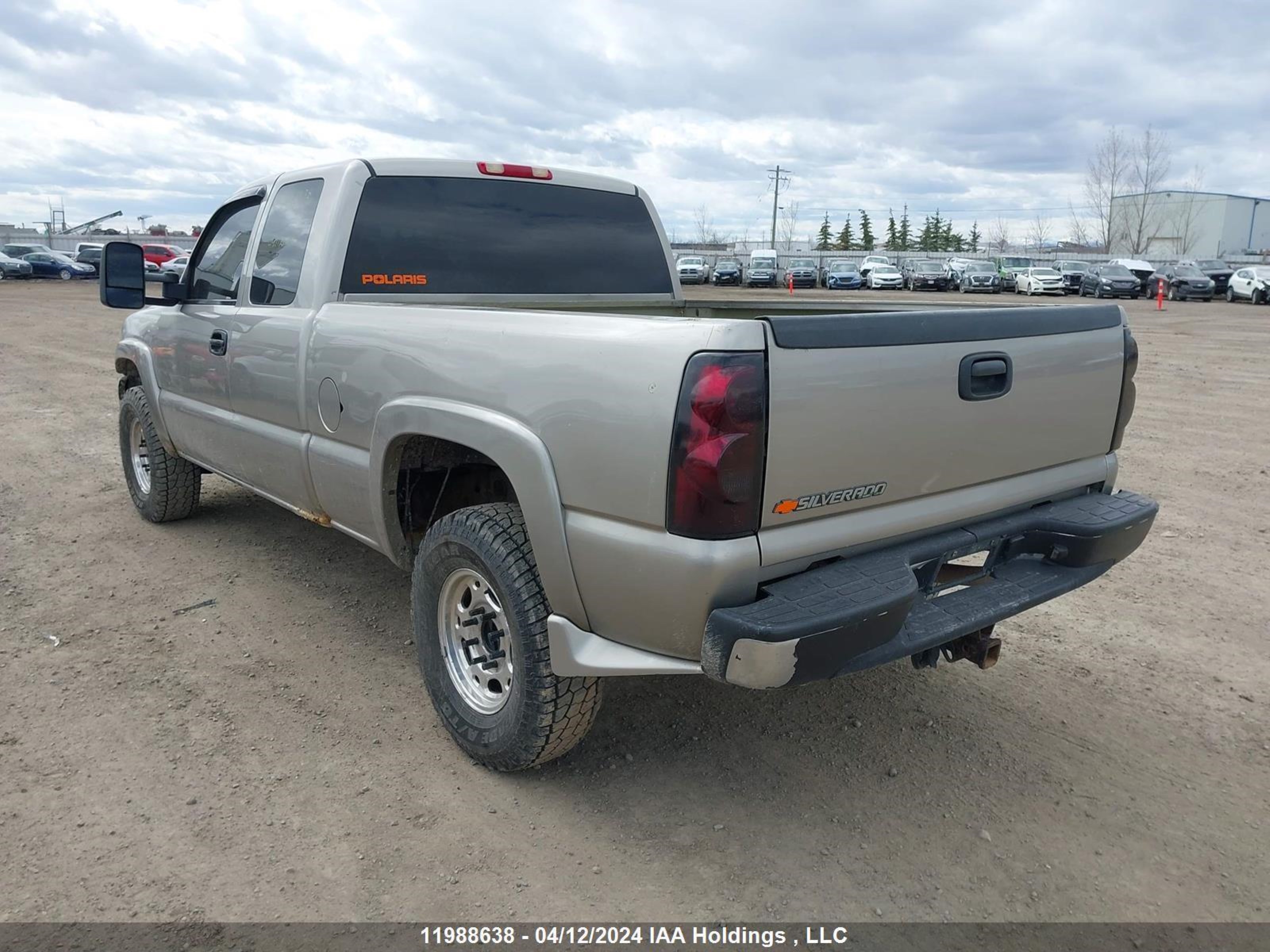 Photo 2 VIN: 1GCGK29U2YE288287 - CHEVROLET SILVERADO 