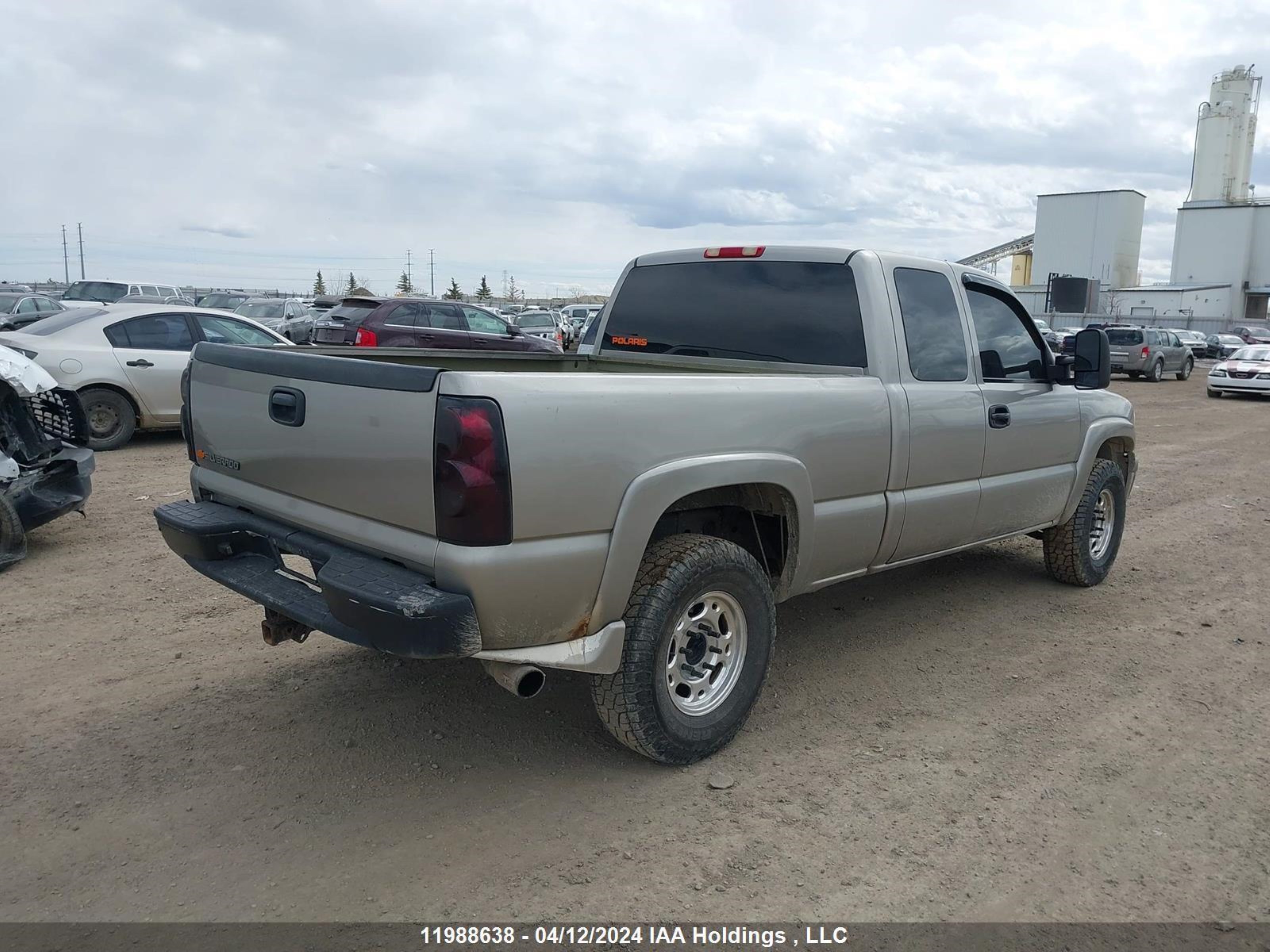 Photo 3 VIN: 1GCGK29U2YE288287 - CHEVROLET SILVERADO 