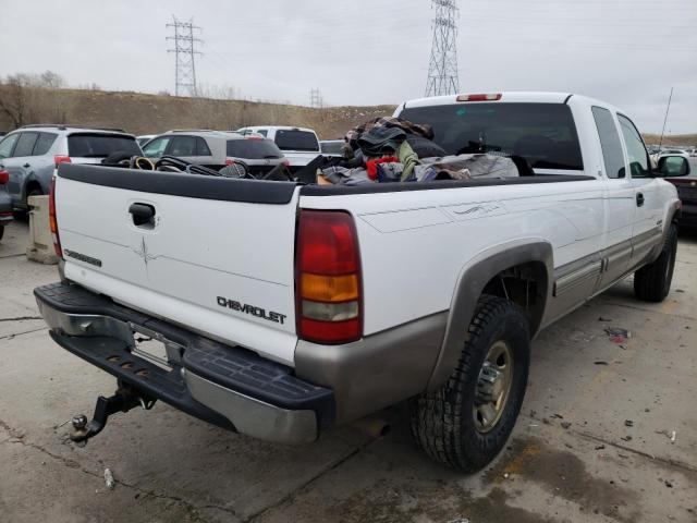 Photo 3 VIN: 1GCGK29U2YE398000 - CHEVROLET SILVERADO 