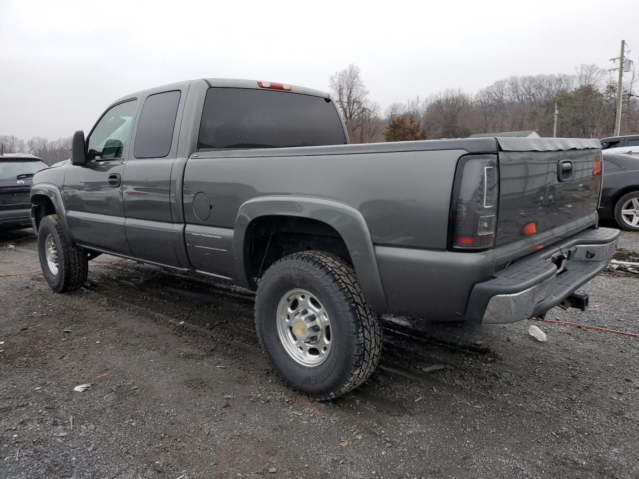 Photo 1 VIN: 1GCGK29U52Z256546 - CHEVROLET SILVERADO 