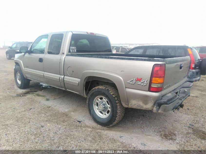 Photo 2 VIN: 1GCGK29U5YE359417 - CHEVROLET SILVERADO 