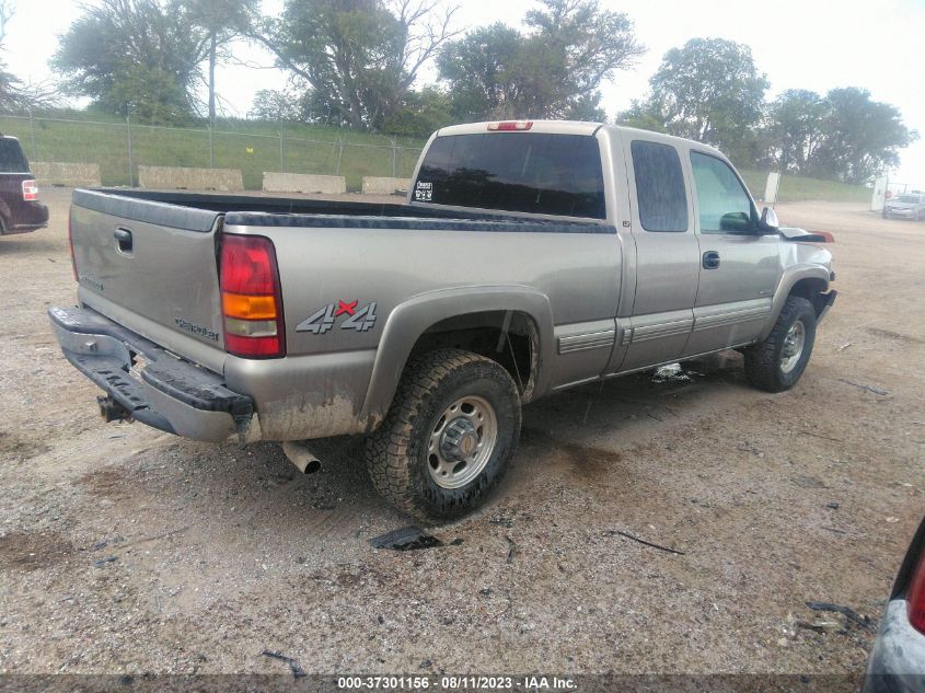 Photo 3 VIN: 1GCGK29U5YE359417 - CHEVROLET SILVERADO 