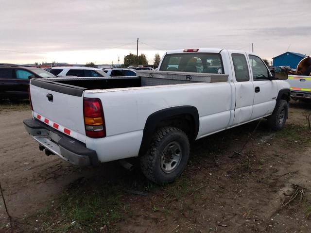 Photo 2 VIN: 1GCGK29U5YE381689 - CHEVROLET SILVERADO 