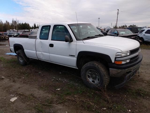 Photo 3 VIN: 1GCGK29U5YE381689 - CHEVROLET SILVERADO 