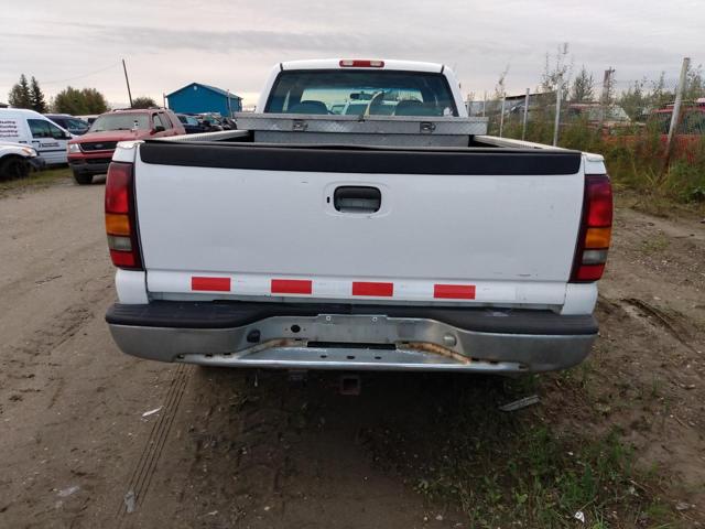 Photo 5 VIN: 1GCGK29U5YE381689 - CHEVROLET SILVERADO 