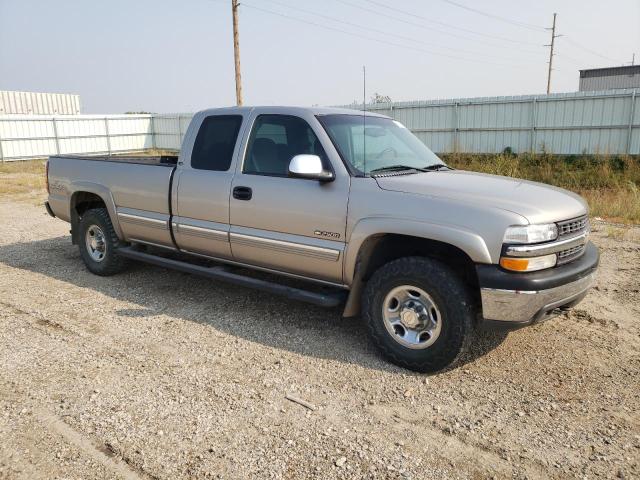 Photo 3 VIN: 1GCGK29U8YE311037 - CHEVROLET SILVERADO 