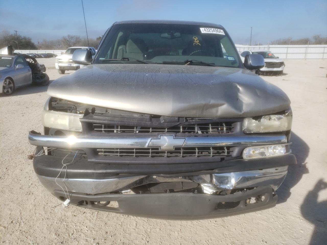 Photo 4 VIN: 1GCGK29U8YE401465 - CHEVROLET SILVERADO 