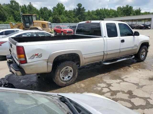 Photo 2 VIN: 1GCGK29U8YE408139 - CHEVROLET SILVERADO 