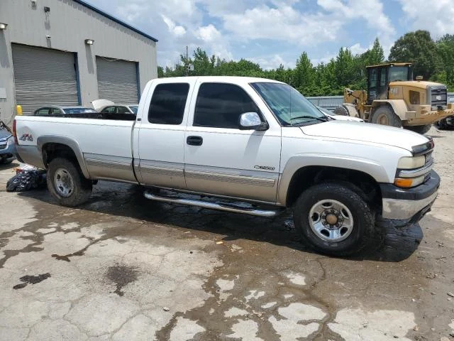 Photo 3 VIN: 1GCGK29U8YE408139 - CHEVROLET SILVERADO 