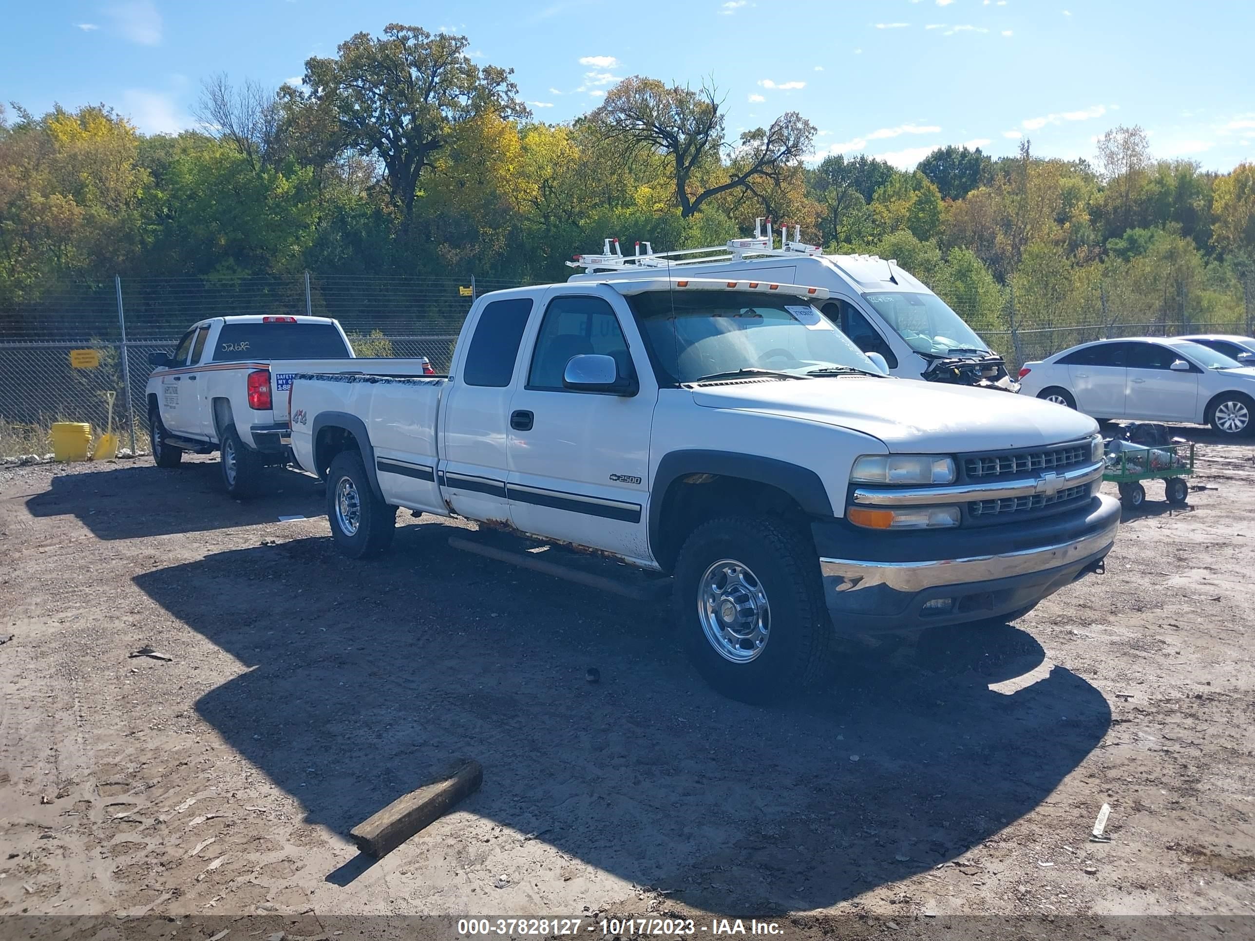 Photo 0 VIN: 1GCGK29U9YE211982 - CHEVROLET SILVERADO 